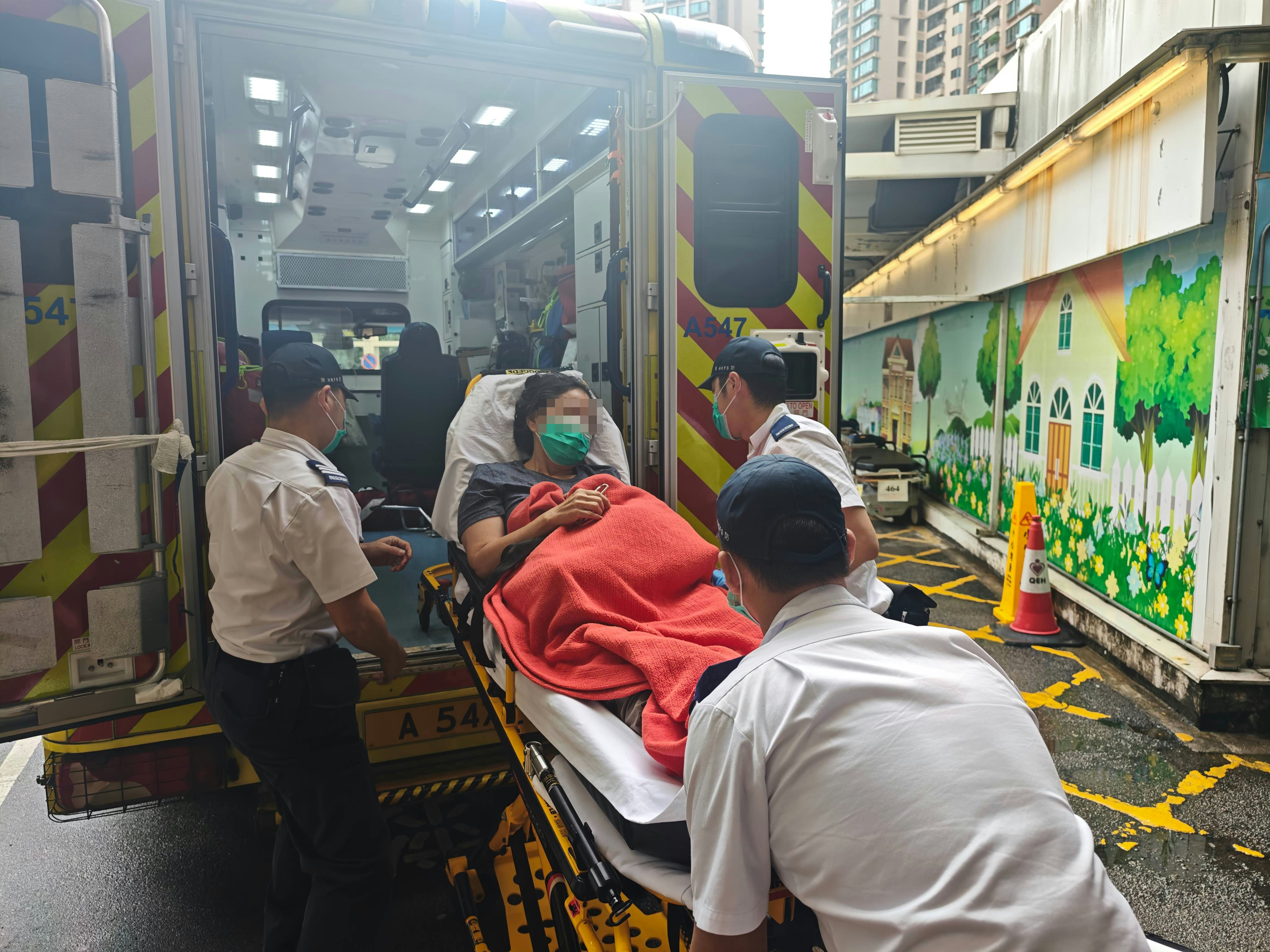 傷者由救護車送院治理。