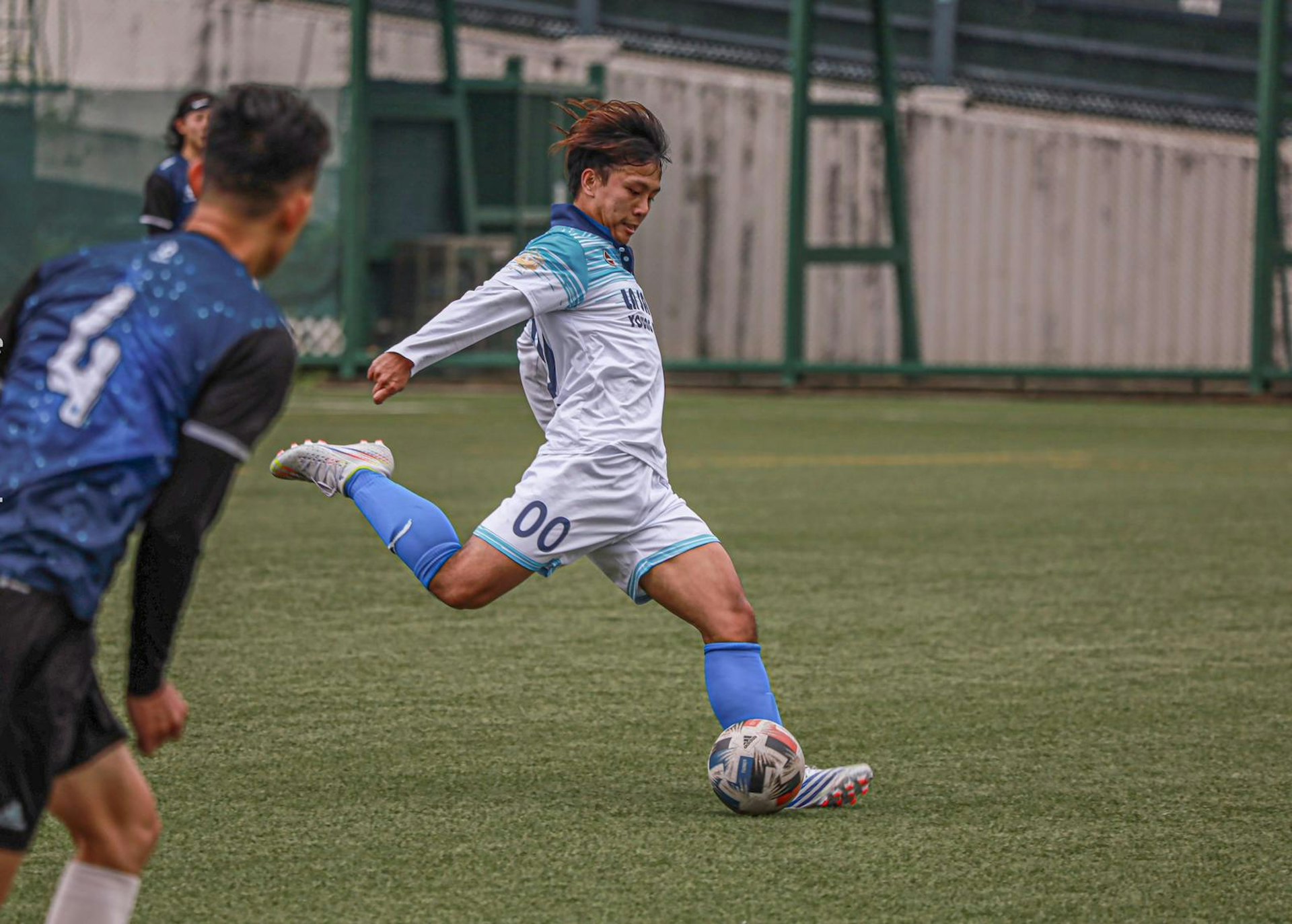 徐竟嵐酷愛足球運動,中學生涯主力踢波令DSE成績未如理想,即使入讀計算機科學系,最終因心儀中文科而中途退學,轉讀HKU SPACE CC文學副學士。(HKU SPACE CC提供圖片) 徐竟嵐酷愛足球運動,中學生涯主力踢波令DSE成績未如理想,即使入讀計算機科學系,最終因心儀中文科而中途退學,轉讀HKU SPACE CC文學副學士。(HKU SPACE CC提供圖片)