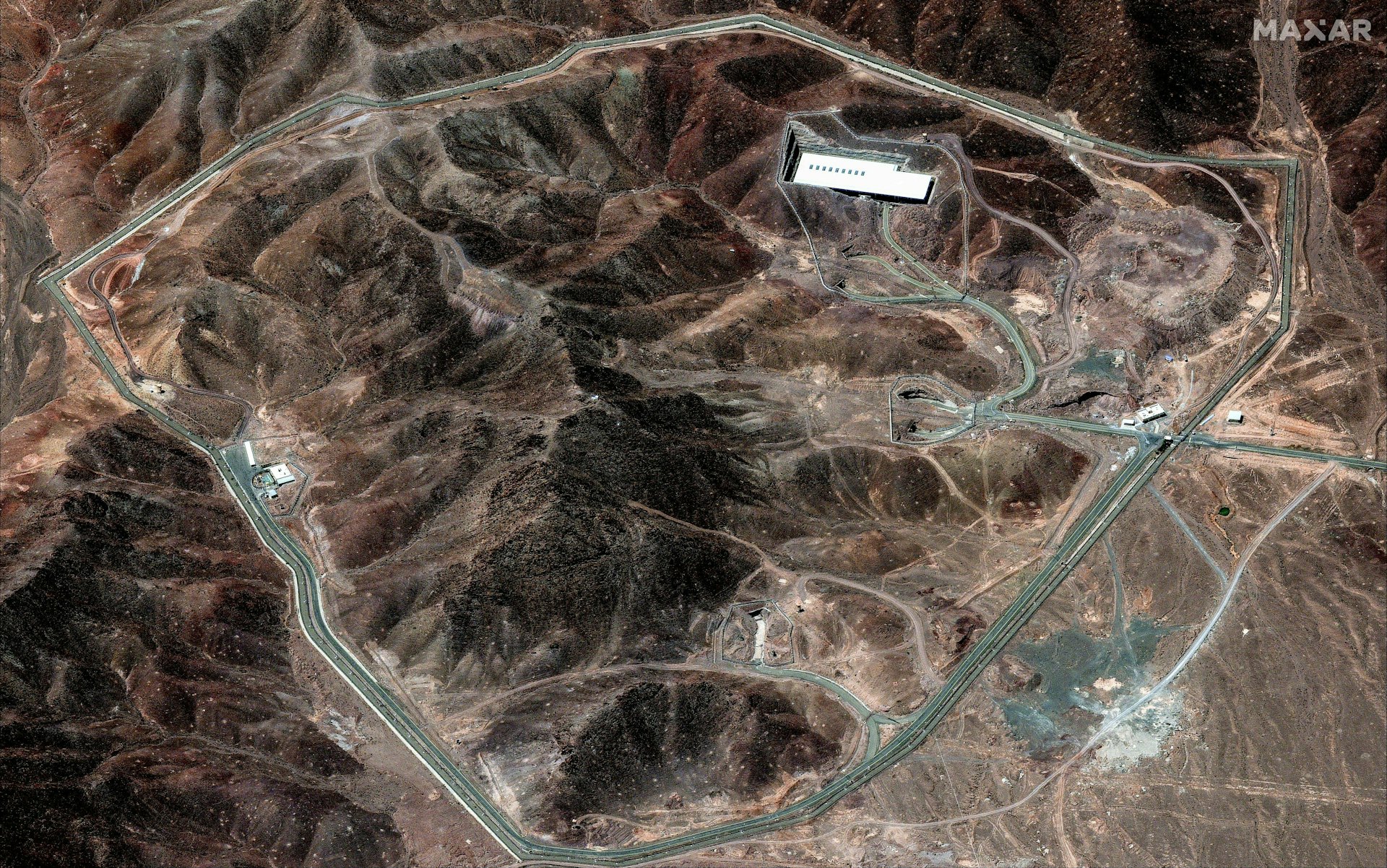 福爾道(Fordow)核設施在圖中的山脈之下。(Reuters) 福爾道(Fordow)核設施在圖中的山脈之下。(Reuters)