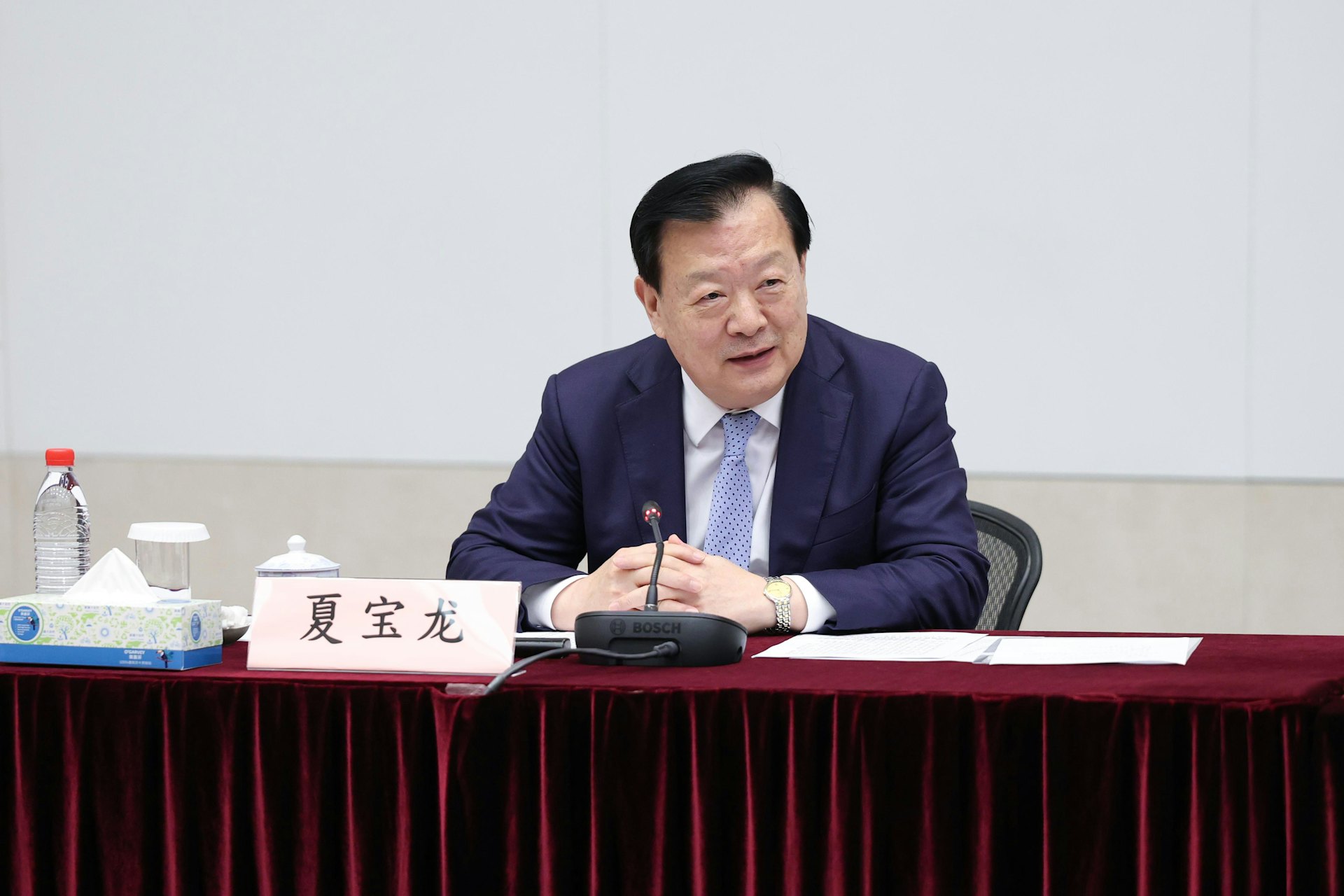 6月20日,中央港澳辦主任夏寶龍在政府總部與本港商界及商會代表座談。(港澳辦) 6月20日,中央港澳辦主任夏寶龍在政府總部與本港商界及商會代表座談。(港澳辦)