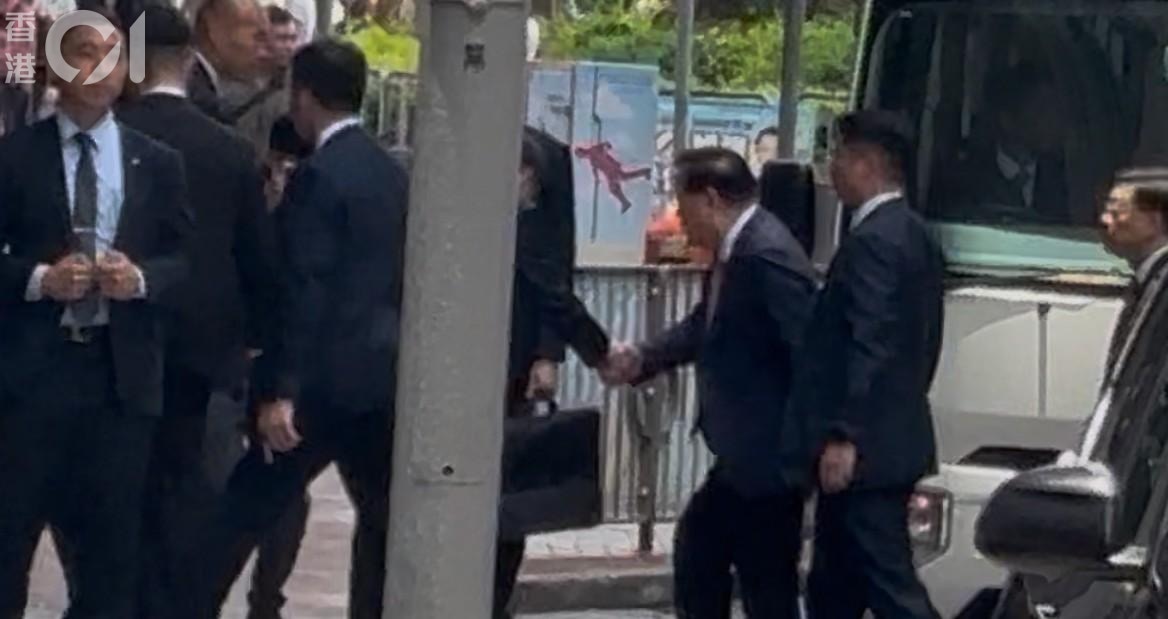夏寶龍訪港|與十八區區議會主席會面 赴土瓜灣再探訪社區客廳