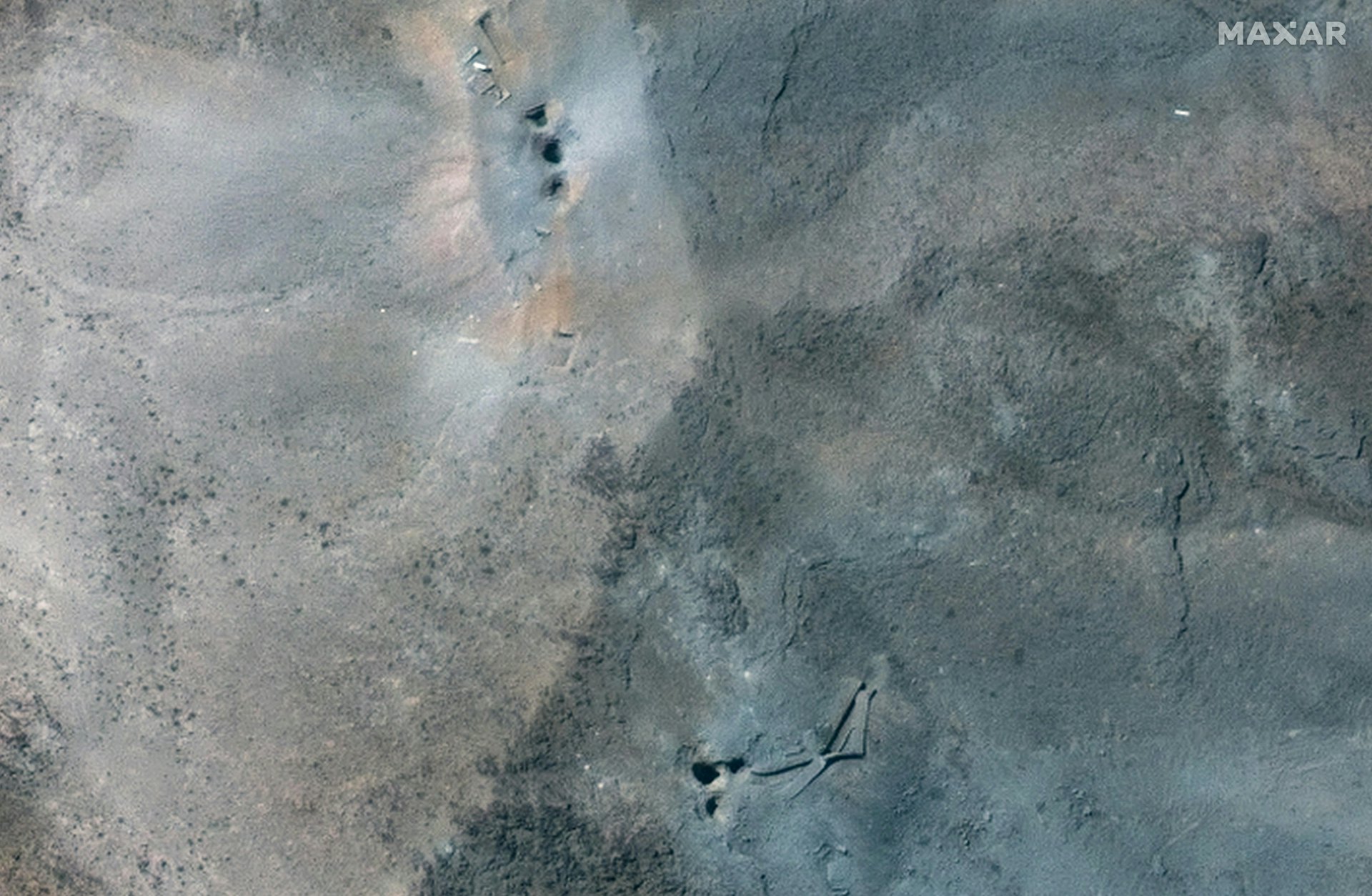 圖為美軍轟炸過後,伊朗福爾多(Fordow)核設施的衛星地圖。(Reuters) 圖為美軍轟炸過後,伊朗福爾多(Fordow)核設施的衛星地圖。(Reuters)