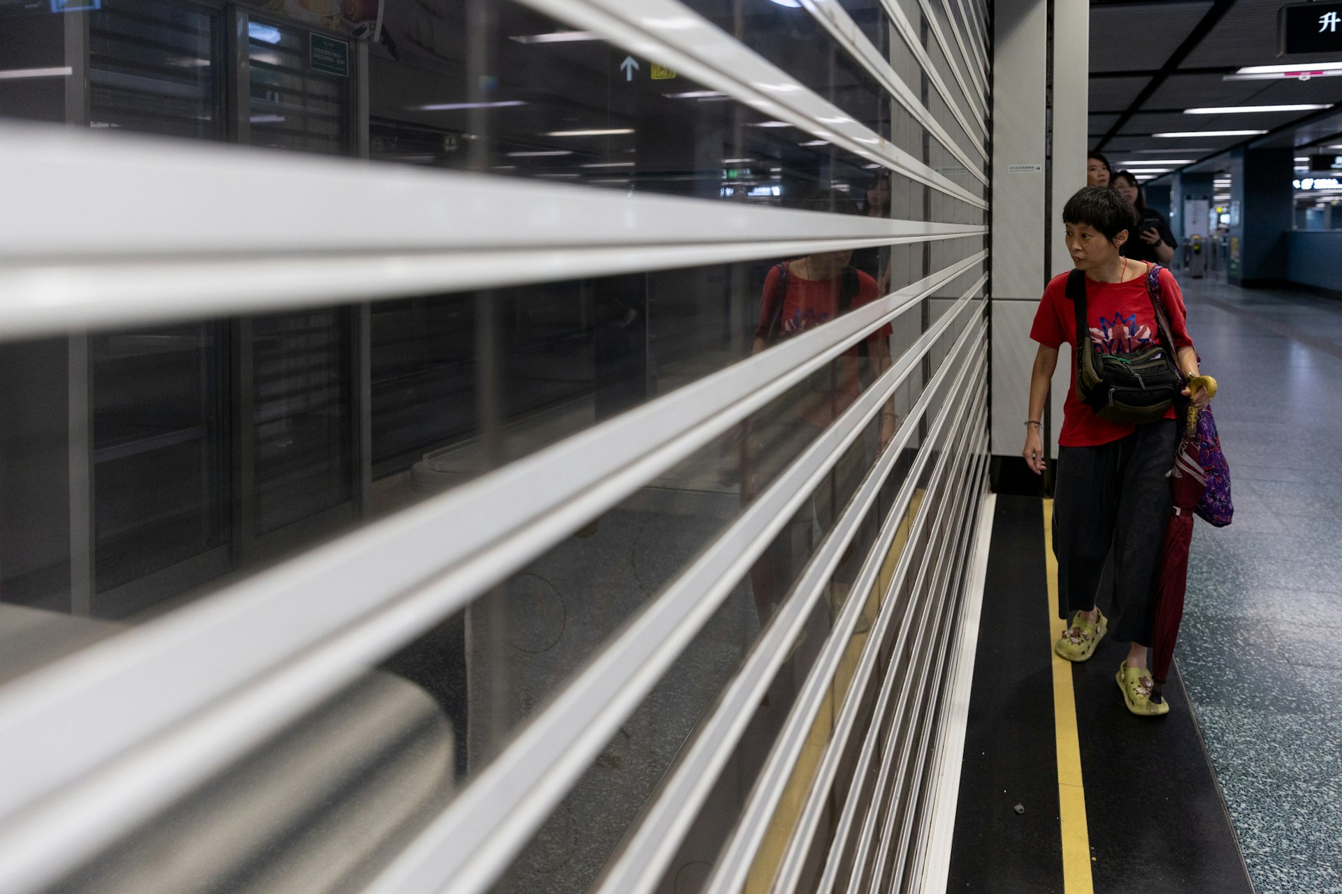 大班西餅位於港鐵彩虹站的分店日前已落閘,未有營業。(夏家朗攝)