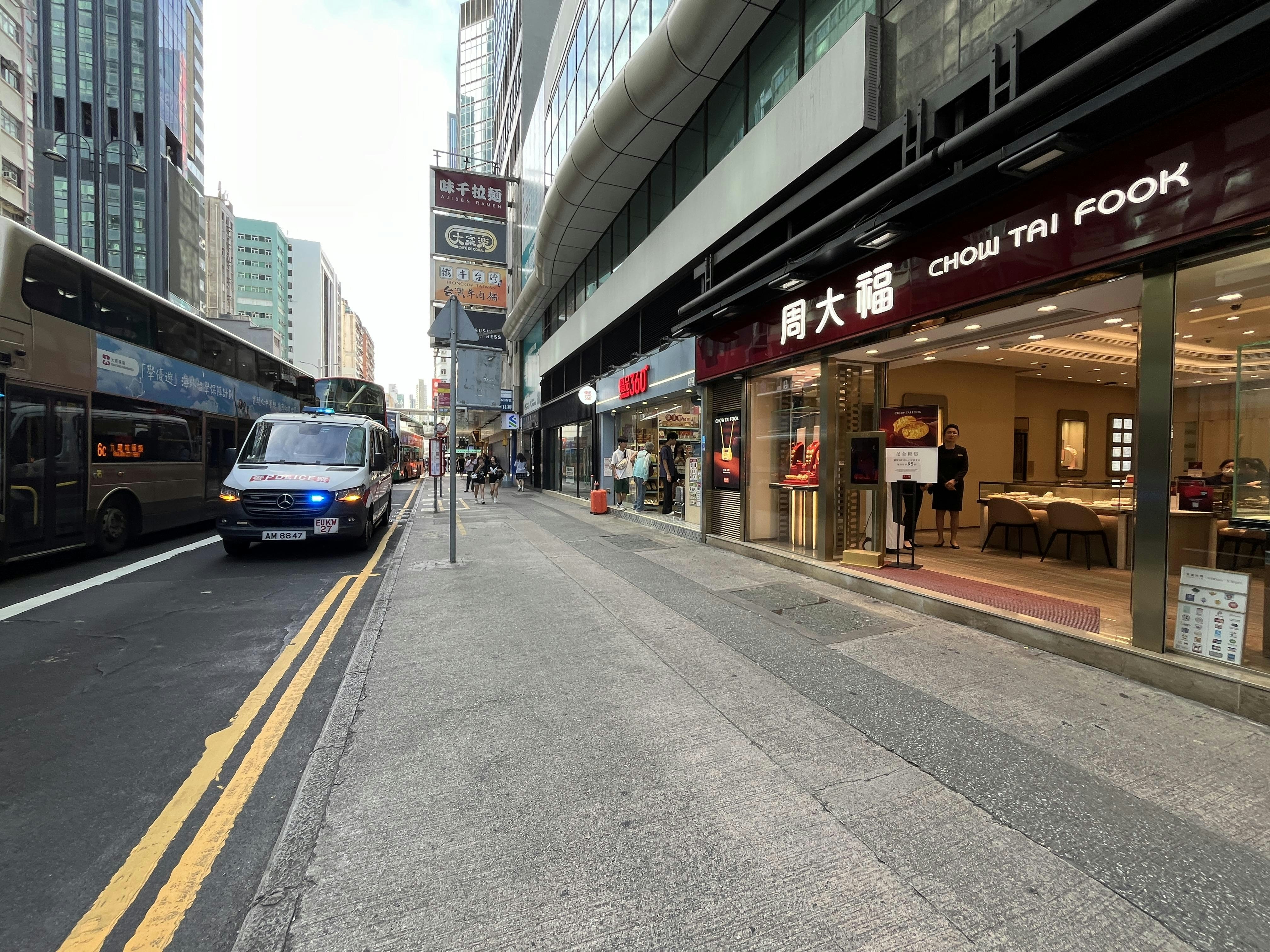 旺角男子街頭遭搶劫 非華裔賊人從後扯奪半條金鏈逃去無蹤