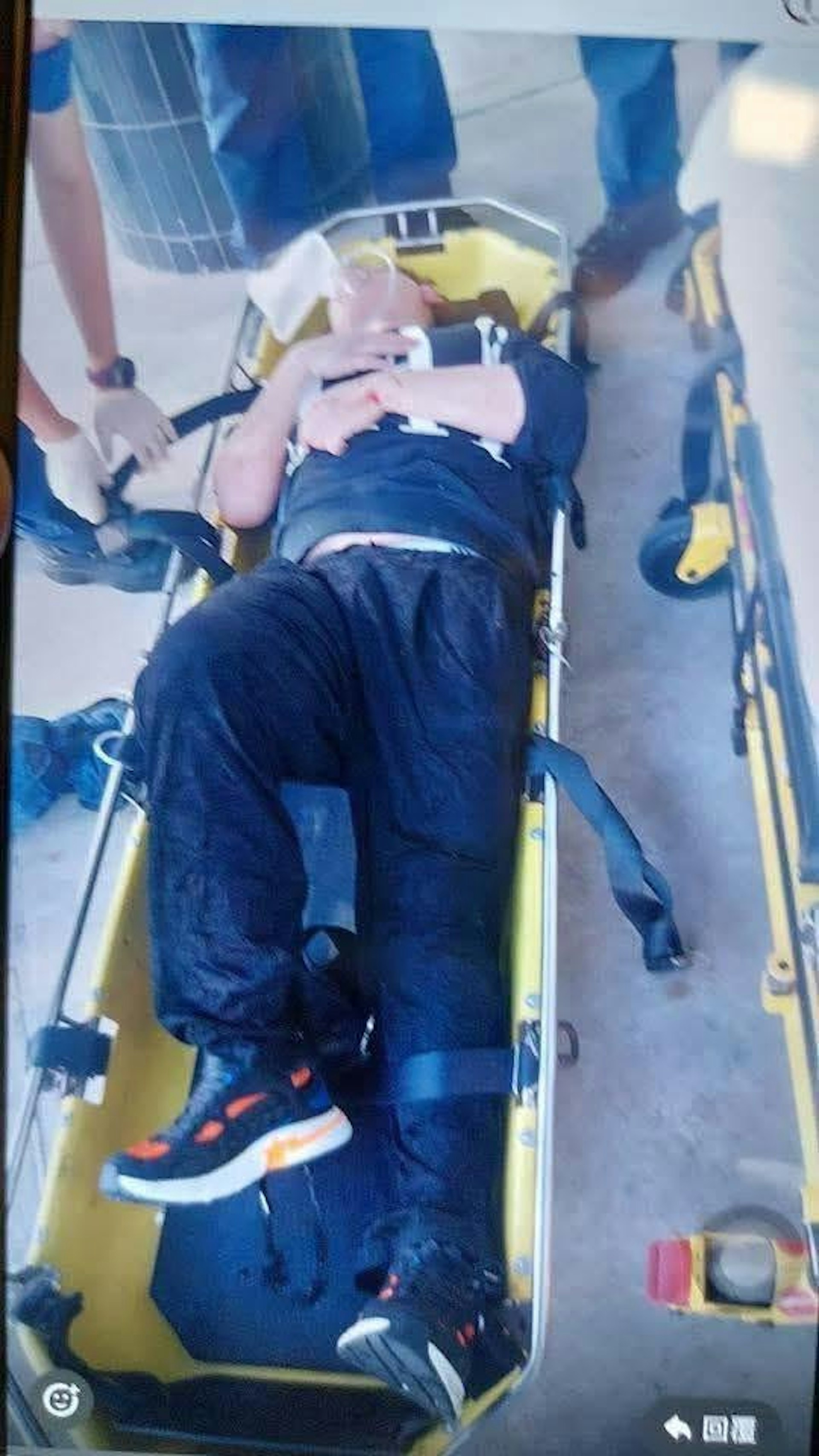 網傳姜濤獲救時照片。