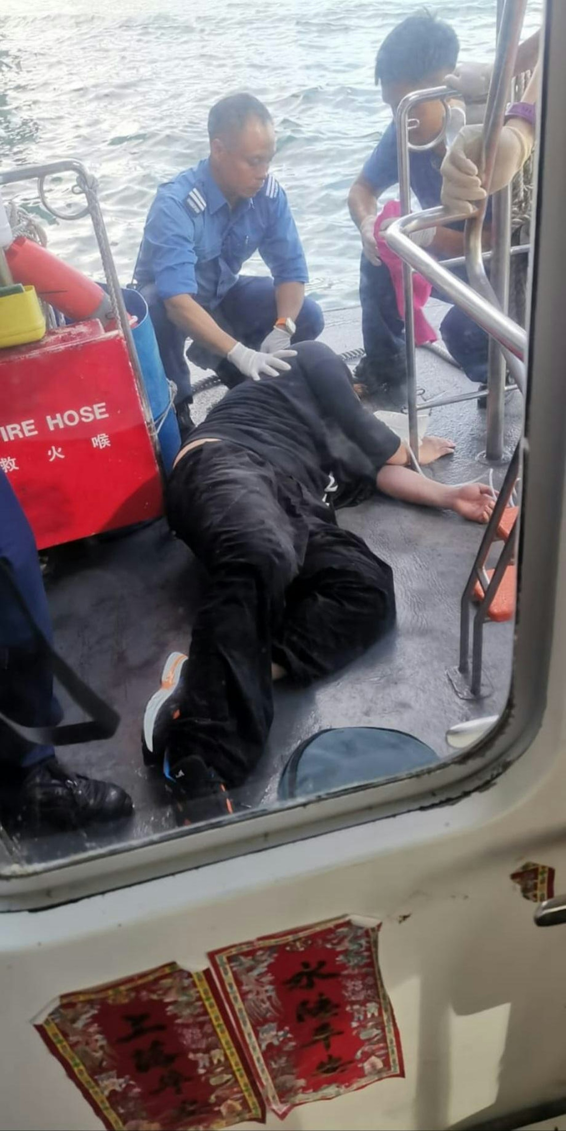 網傳姜濤獲救時照片。