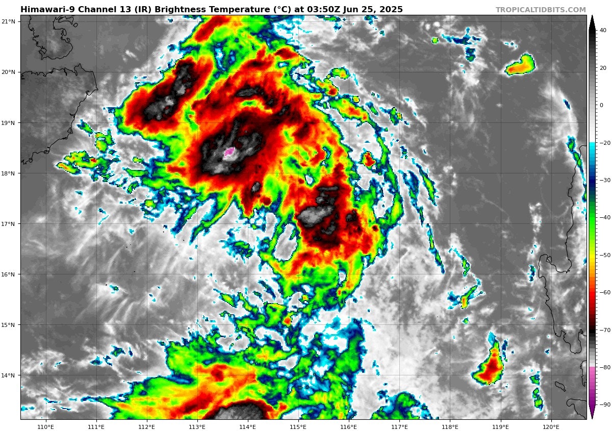 6月25日在南海中部的低壓區正在逐漸增強，開始出現中心位置，天文台指一個熱帶氣旋似乎在形成中。（Tropical Tidbits圖片)