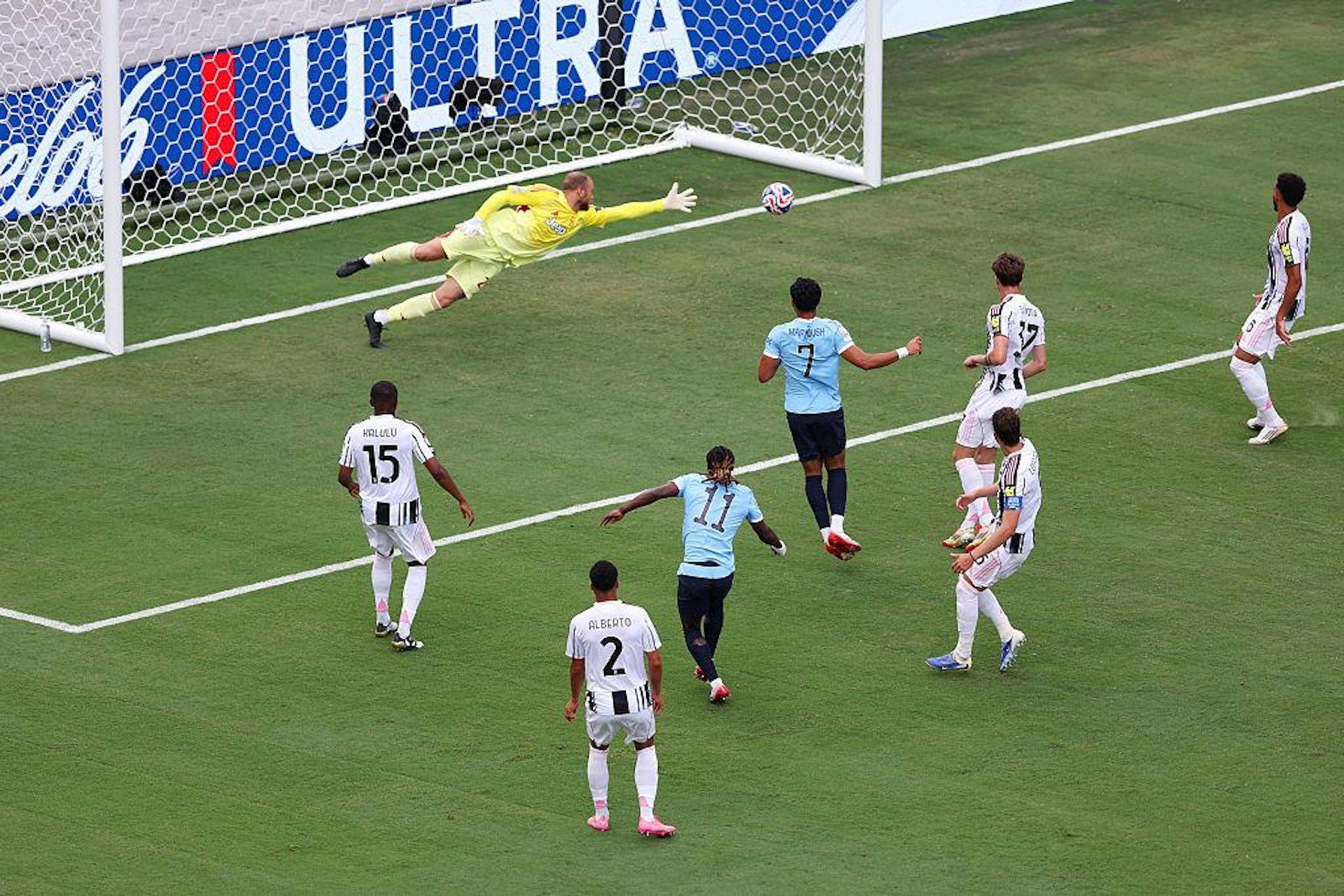 杜古為曼城在9分鐘開紀錄。(Getty Images) 杜古為曼城在9分鐘開紀錄。(Getty Images)