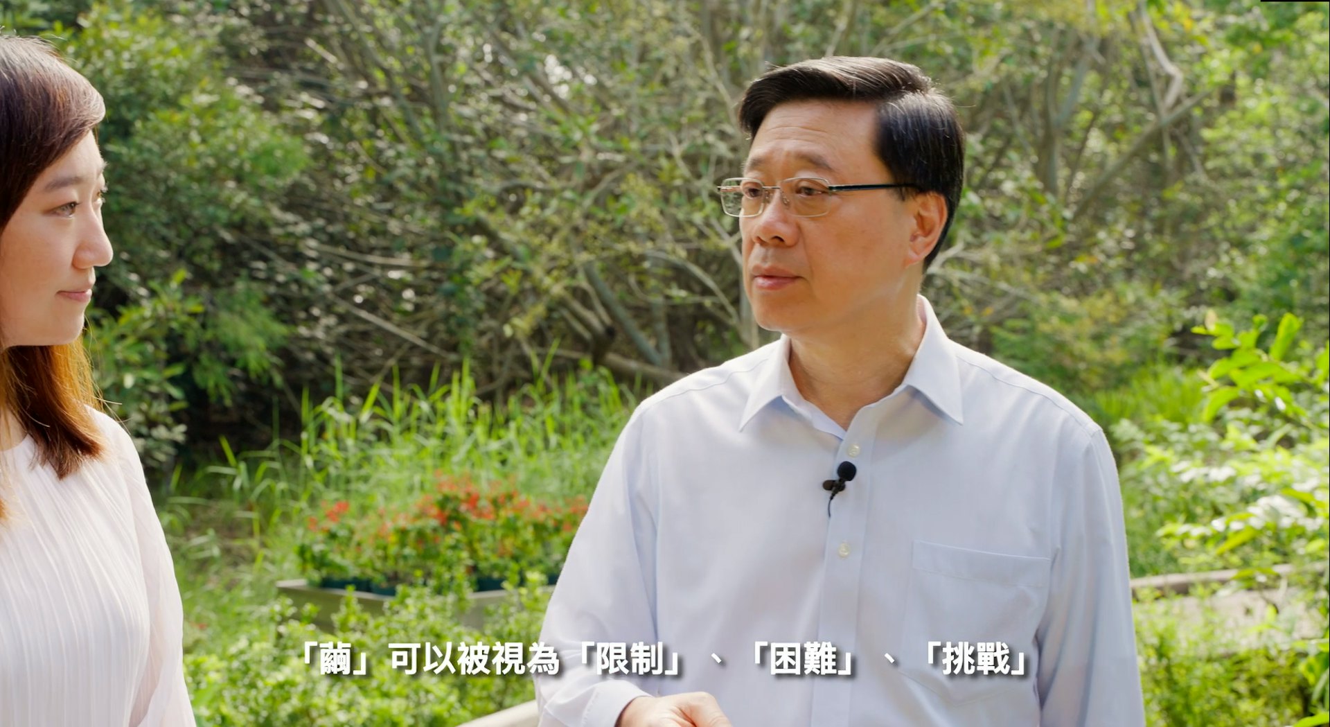 李家超形容,「繭」是限制、困難、挑戰,「破繭」就是破局、求變。(李家超Facebook) 李家超形容,「繭」是限制、困難、挑戰,「破繭」就是破局、求變。(李家超Facebook)