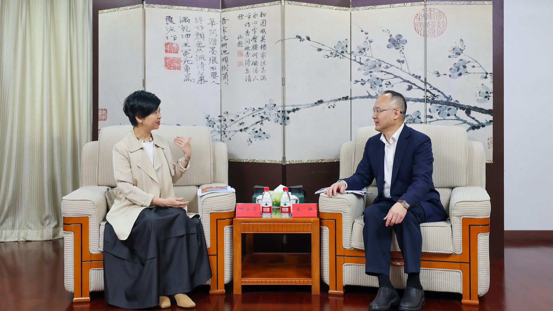 何永賢拜訪港澳辦匯報工作 爭取簡樸房條例今年完成立法 何永賢拜訪港澳辦匯報工作 爭取簡樸房條例今年完成立法