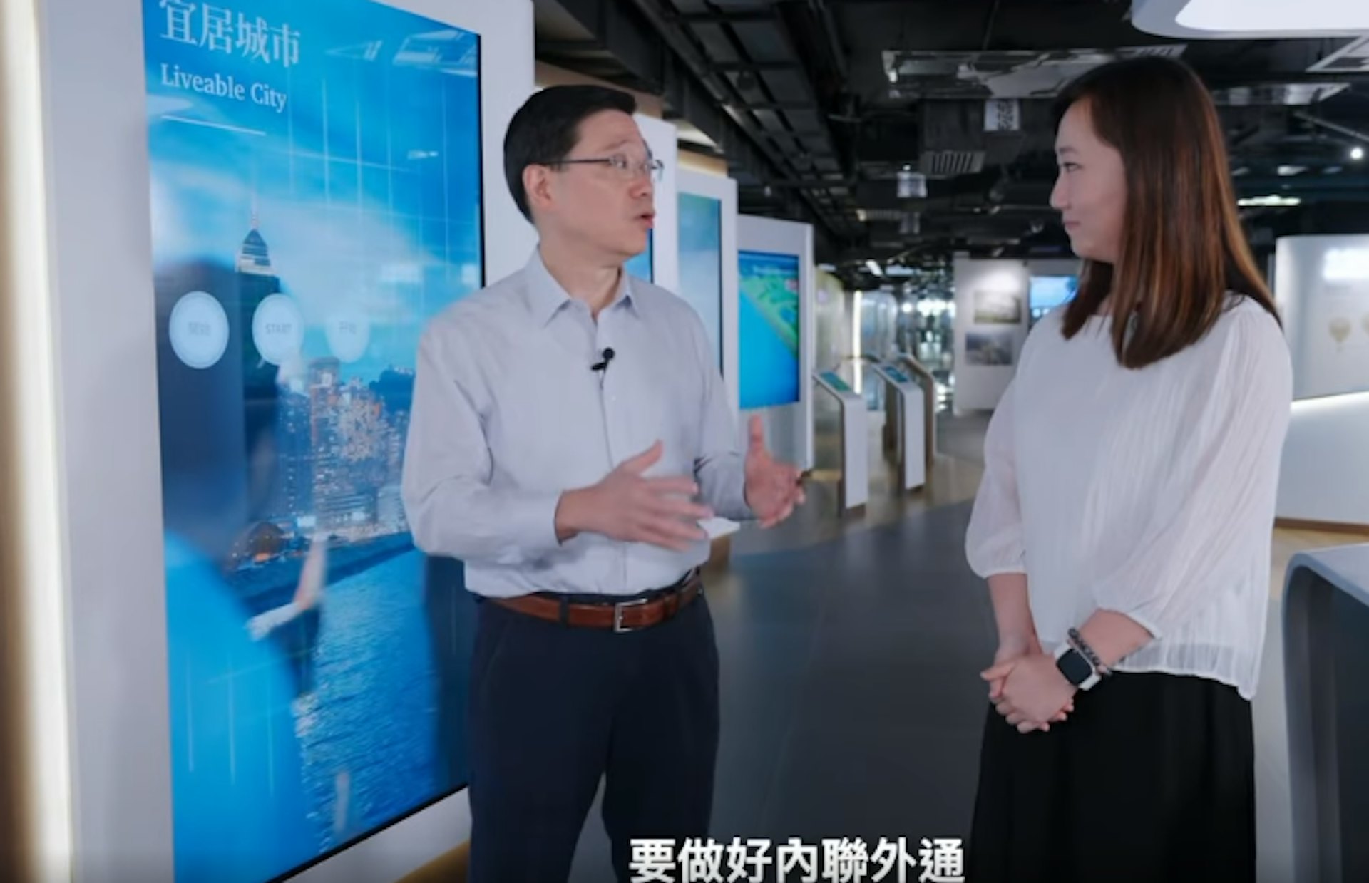 李家超表示,香港應在「成蝶」後高飛,即做好「內聯外通」。(李家超Facebook) 李家超表示,香港應在「成蝶」後高飛,即做好「內聯外通」。(李家超Facebook)