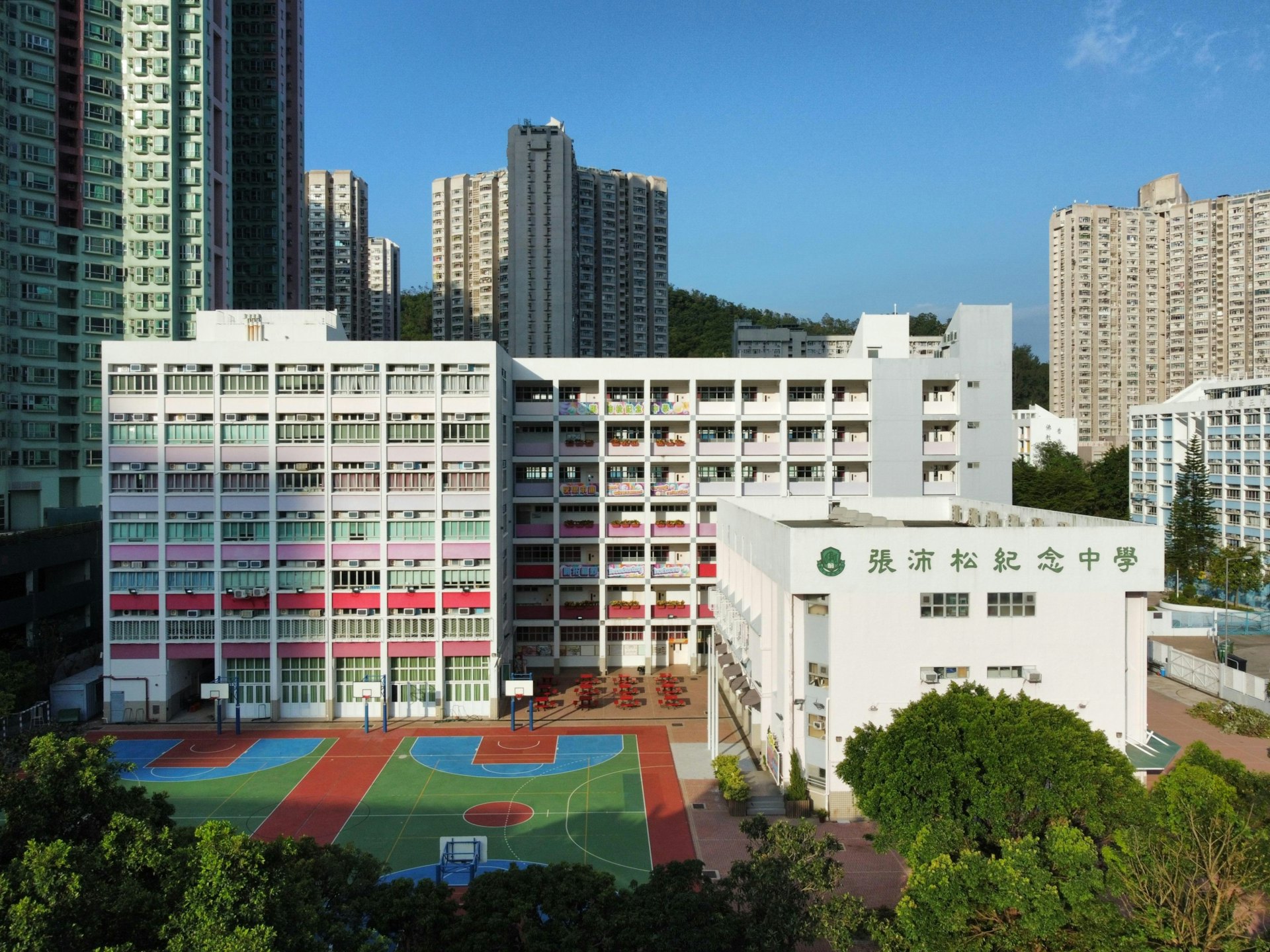 將軍澳張沛松紀念中學2名中五級女學生上周到深圳交流時,在酒店內被4名醉漢搭訕並拍片騷擾。(資料圖片) 將軍澳張沛松紀念中學2名中五級女學生上周到深圳交流時,在酒店內被4名醉漢搭訕並拍片騷擾。(資料圖片)