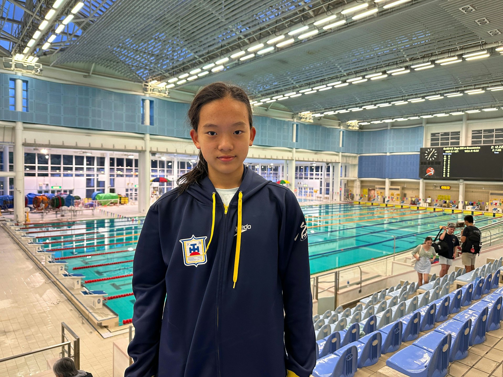 年僅13歲的小將高嘉蓮(Candice)在女子200米蛙泳游出2分30.74秒的成績,以B標晉身今年7至8月在新加坡舉行的世界游泳錦標賽。 年僅13歲的小將高嘉蓮(Candice)在女子200米蛙泳游出2分30.74秒的成績,以B標晉身今年7至8月在新加坡舉行的世界游泳錦標賽。
