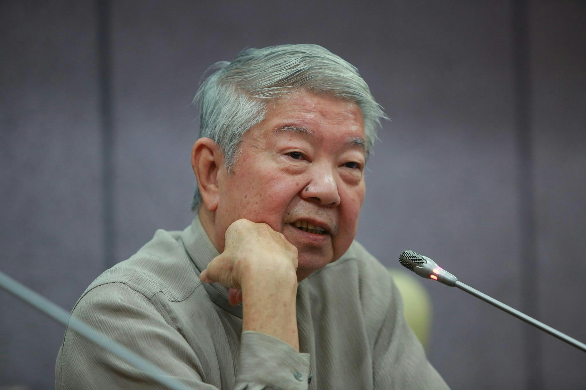 蔡瀾離世|從成龍電影到舌尖中國 一文看清一代娛圈食神百味人生