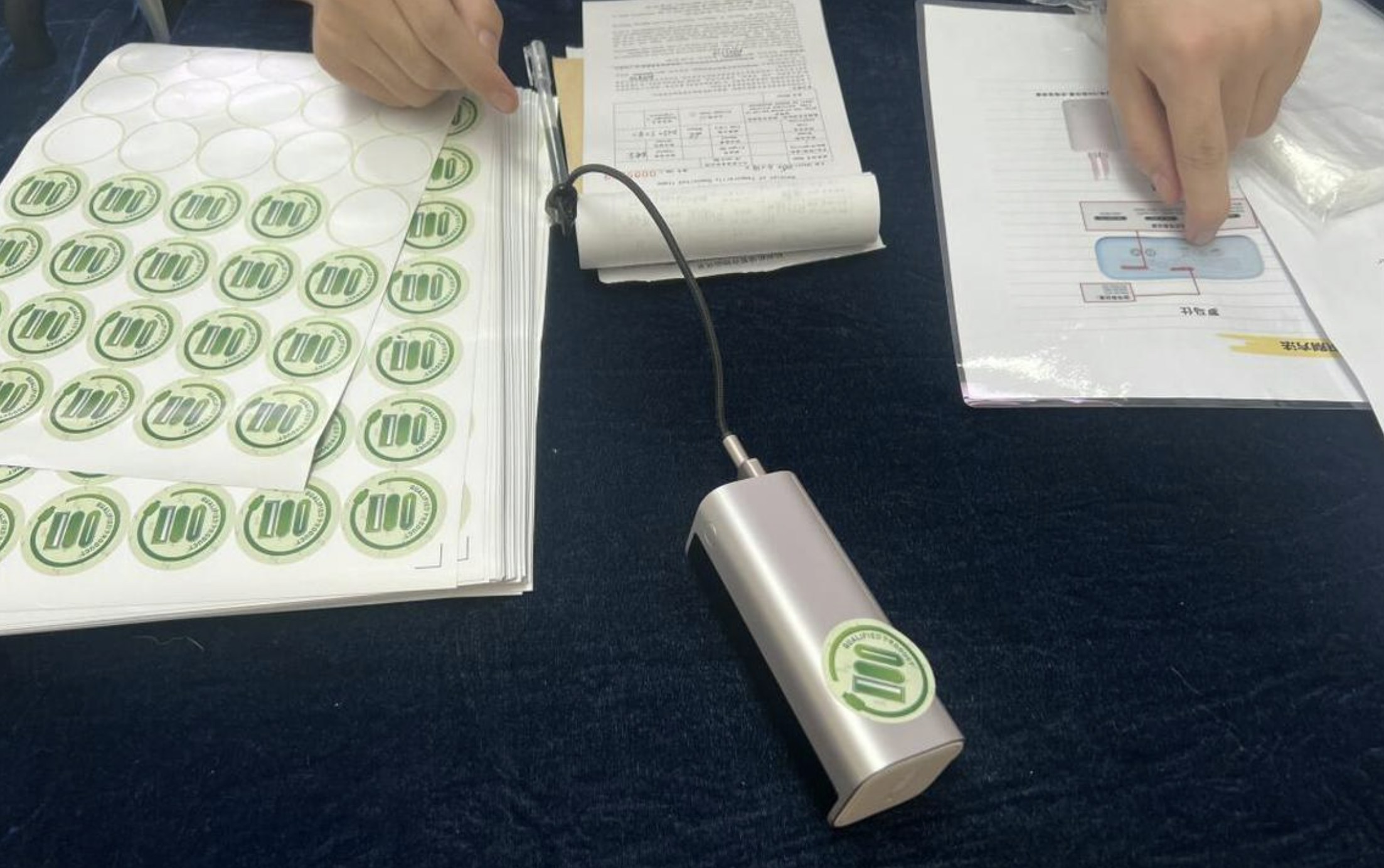 中國機場嚴搜無3C標識「尿袋」一刀切惹議 上有政策下有對策?