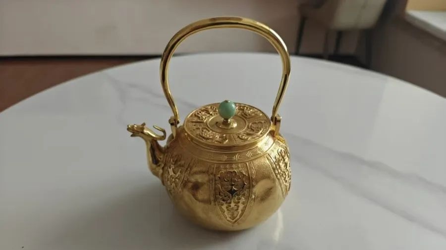 貍貓換太子|上海保姆偷走僱主家50萬黃金茶壺 警方跨省逮捕