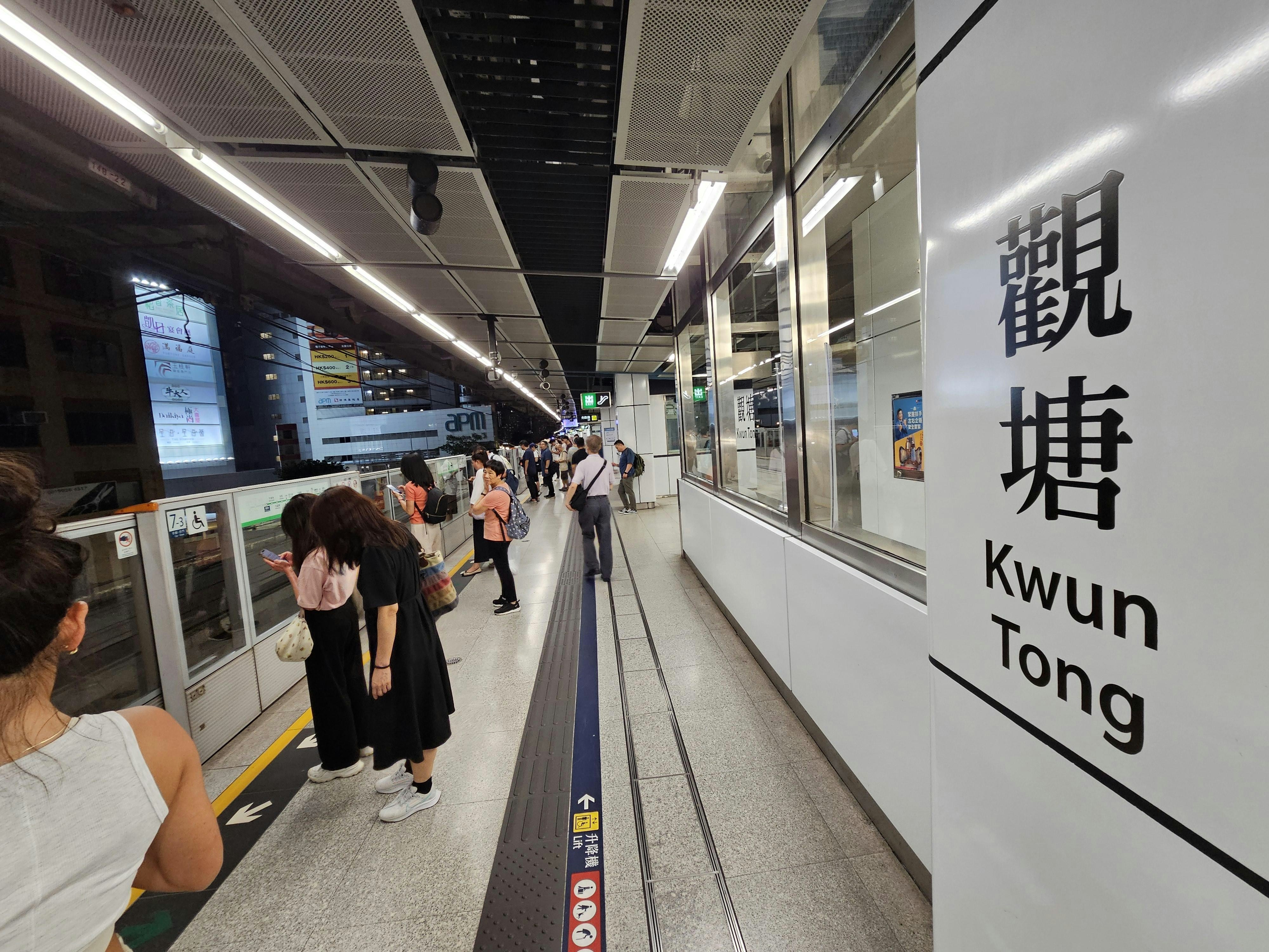 港鐵觀塘站月台幕門驚現逾百隻蜜蜂 車站清潔承辦商自行驅散蜂群
