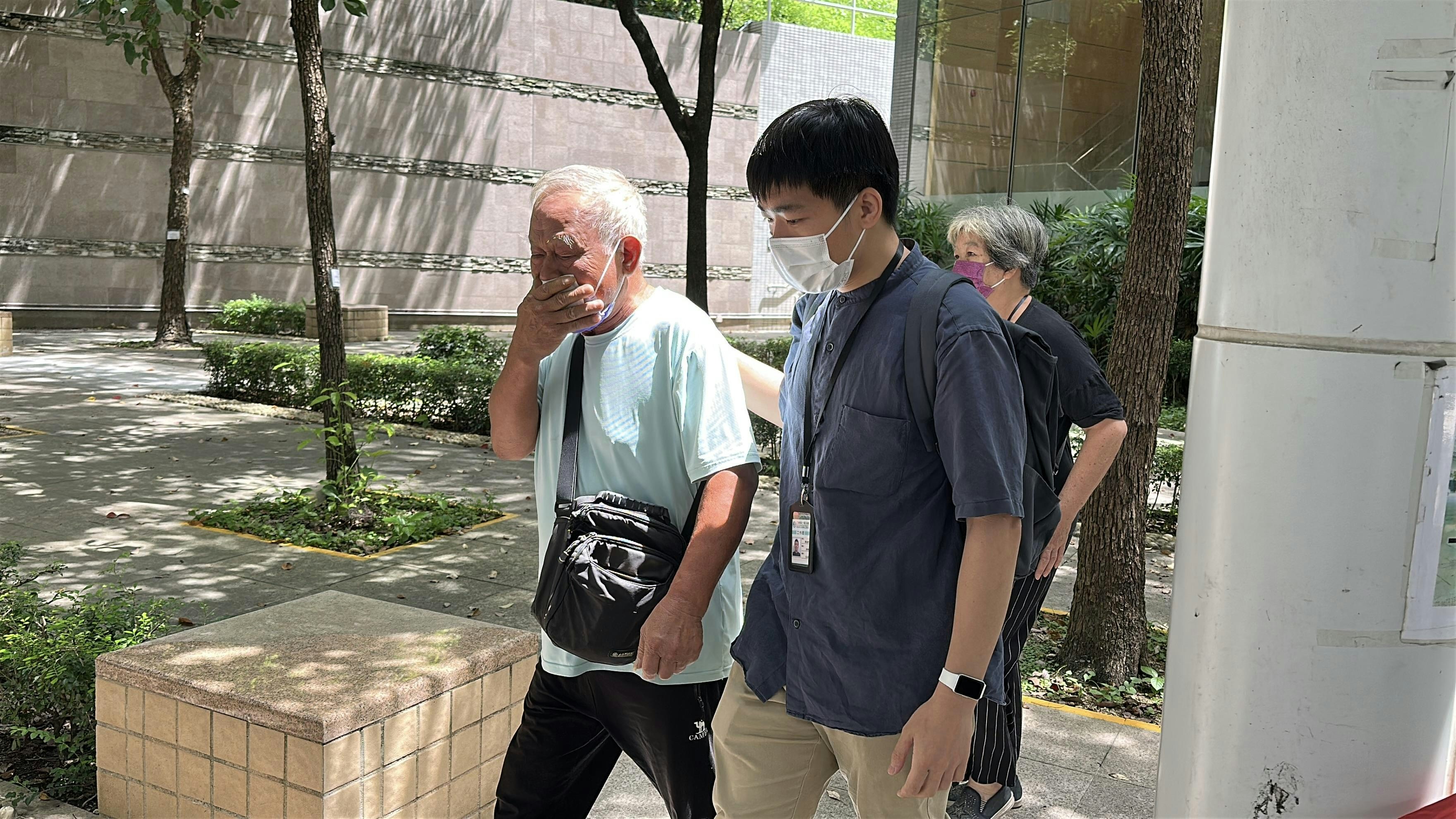 清潔工猝死|死者父悲痛認屍 已接觸僱主 工權會促當局介入調查