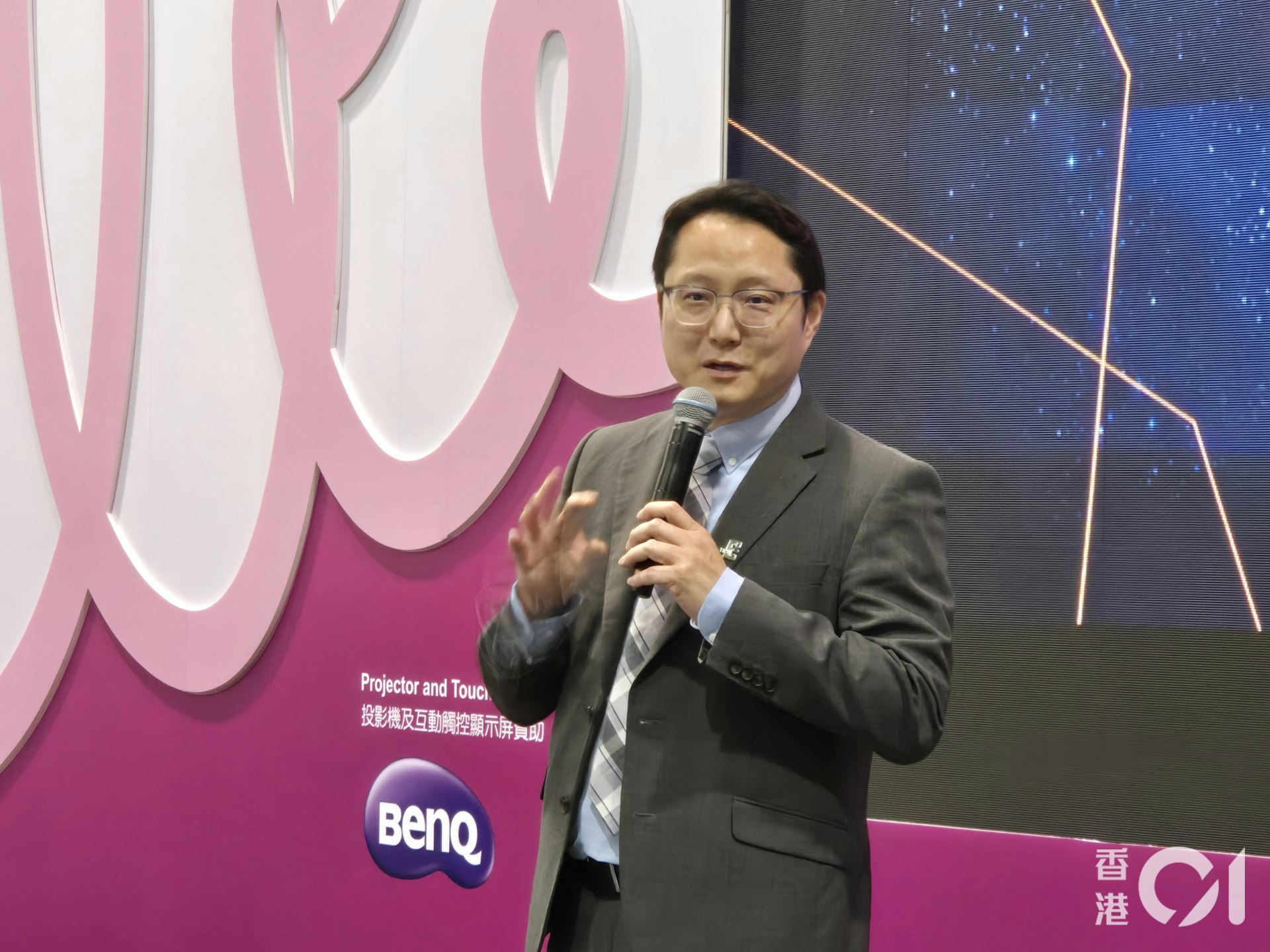 香港電腦教育學會榮譽主席、聖公會何明華會督中學金偉明校長指學會近年舉辦傑出IT教師獎,以表揚在資訊科技教育領域表現卓越的教師,鼓勵更多教育工作者投身數字教育工作。(盧勁揚攝)