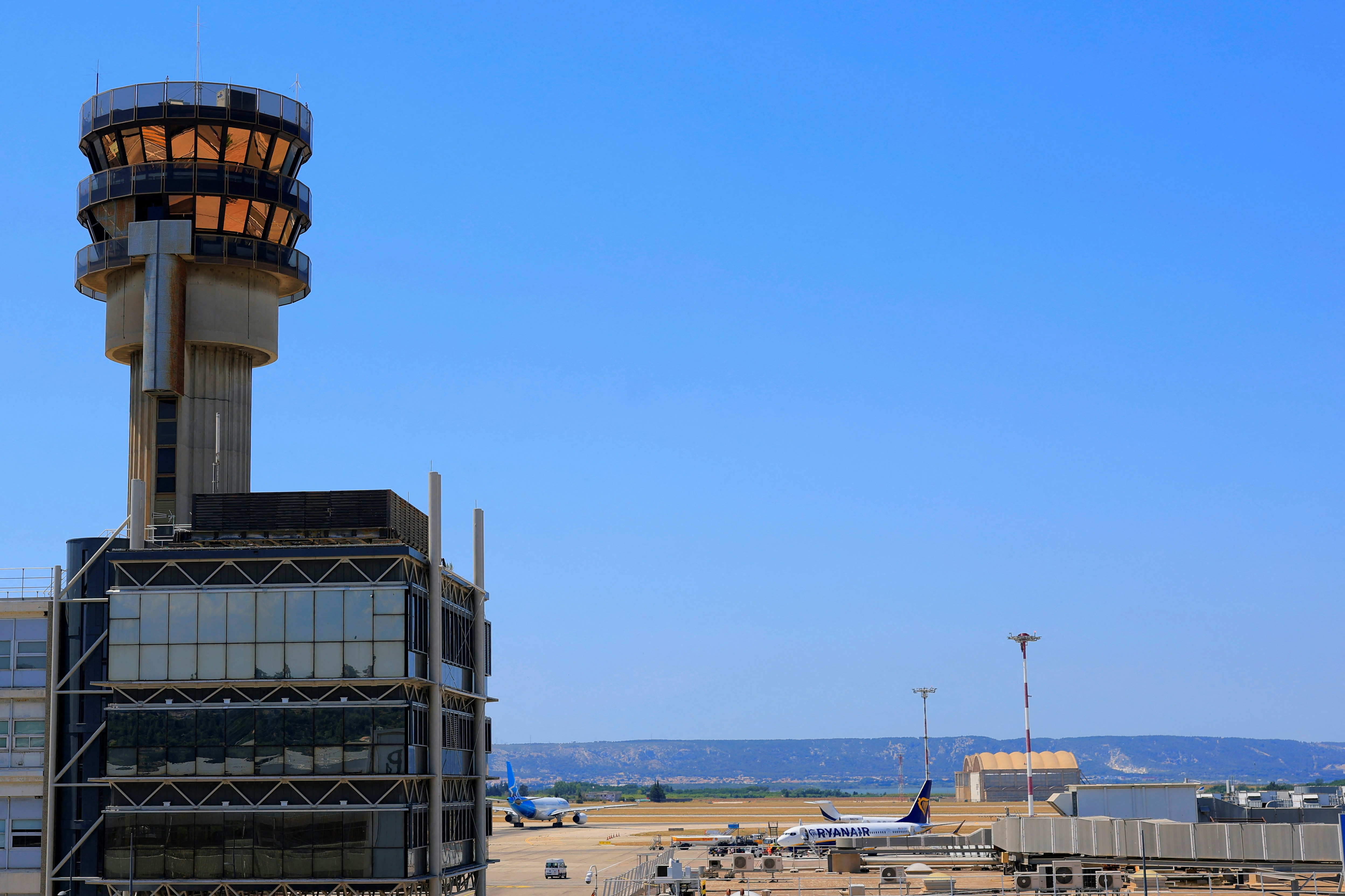 法國機場空管人員罷工 逾1500航班取消 近30萬乘客受影響