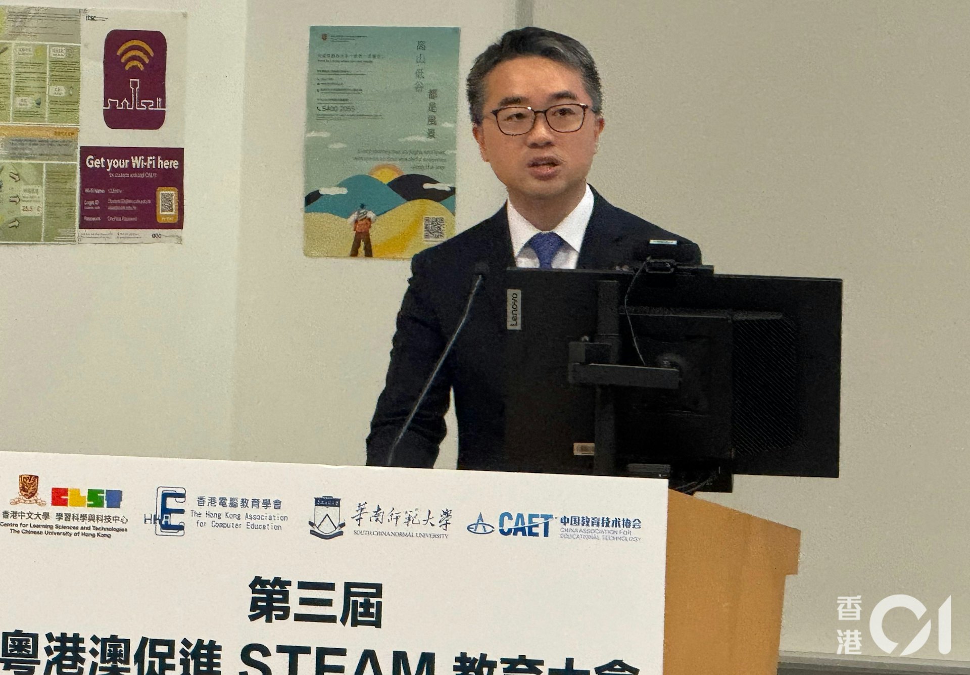 教育局副局長施俊輝為主禮嘉賓,他認為STEAM教育不再局限於跨學科,應要集中創新教育培養,以及解決複雜問題的能力。(彭彥怡攝) 教育局副局長施俊輝為主禮嘉賓,他認為STEAM教育不再局限於跨學科,應要集中創新教育培養,以及解決複雜問題的能力。(彭彥怡攝)