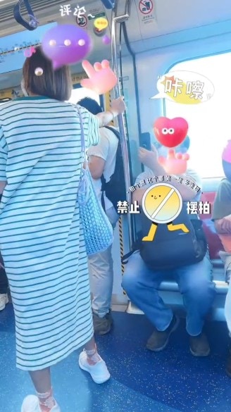 女子按下緊急通話器按鈕，聲稱已報警，要求車長停車及要求該乘客下車。（Threads影片截圖）