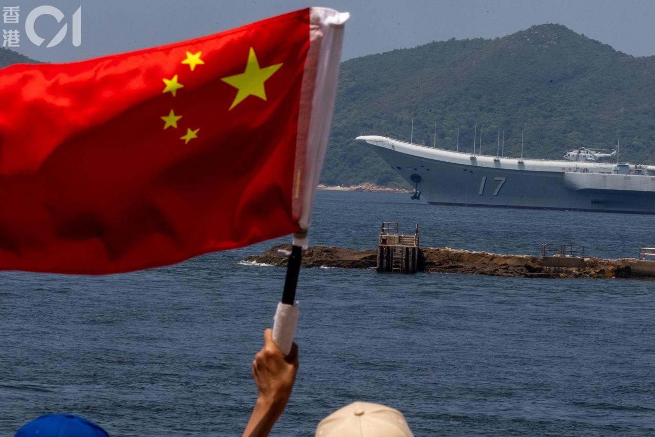 山東艦離港｜逾百人海怡半島送別　廈門軍事迷特請假來港見證