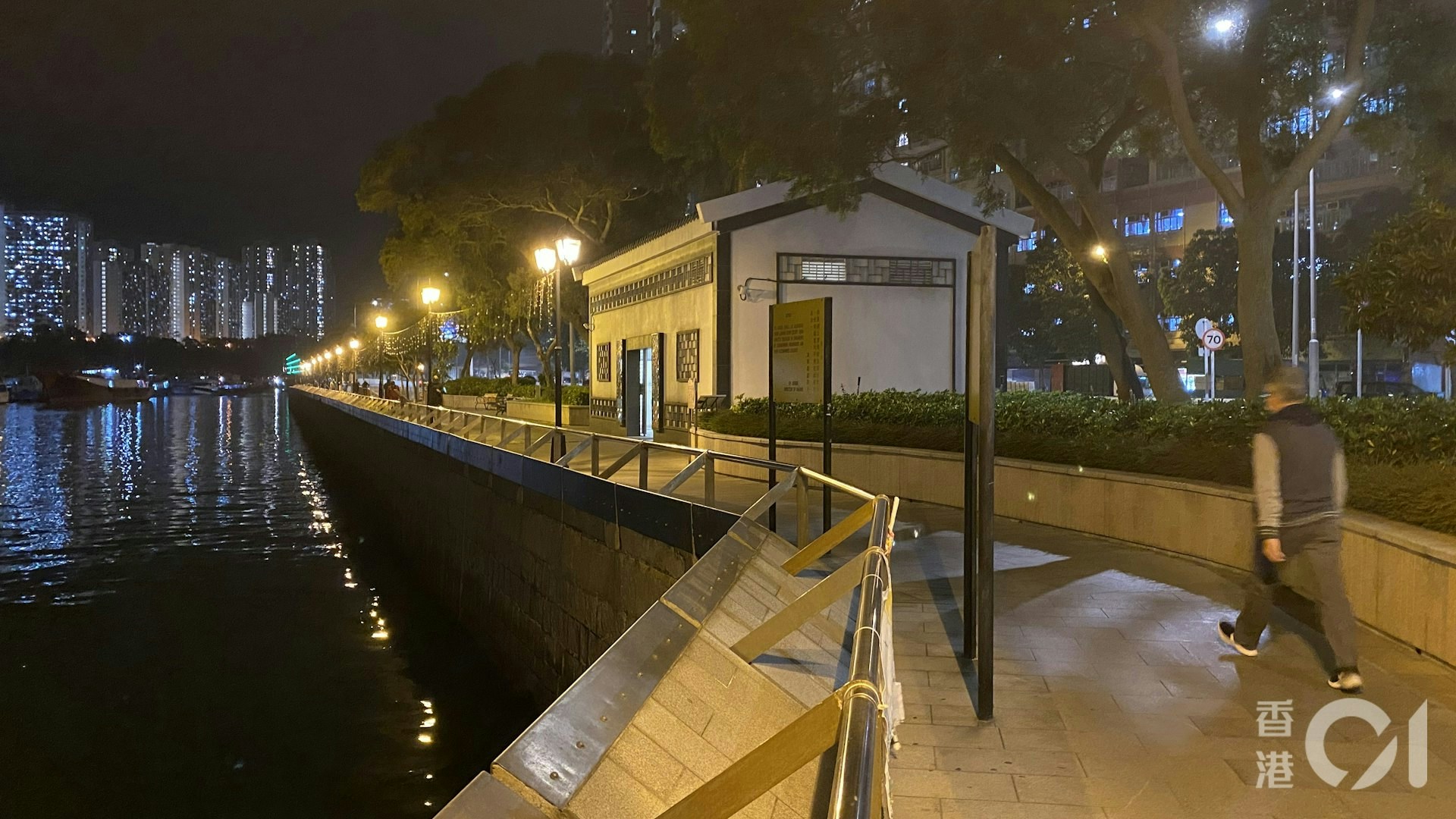 現場為香港仔海濱公園公廁對開海面。(資料圖片)