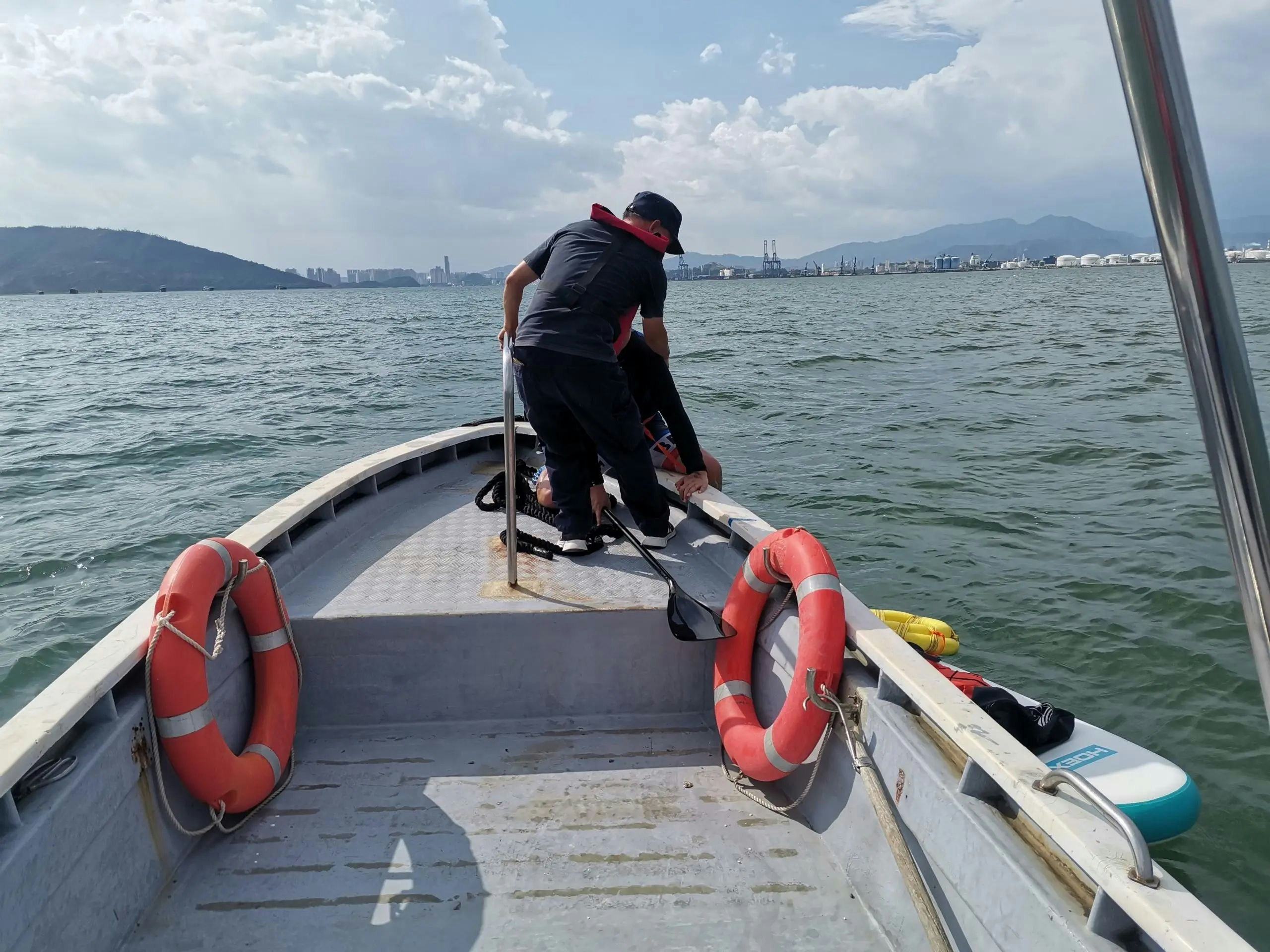2遊客深圳出發乘皮划艇前往惠州 遇風浪體力不支遇險獲救
