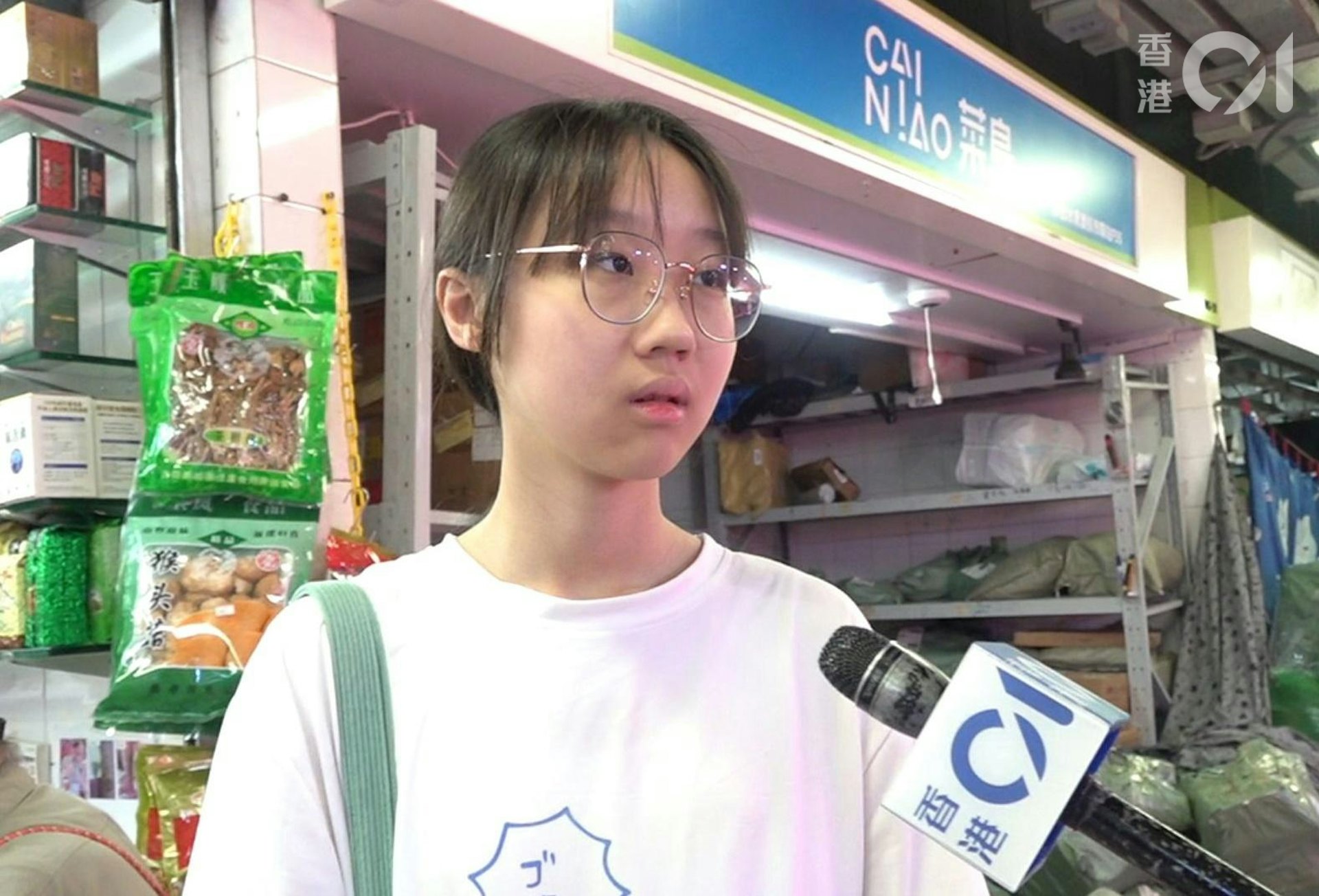 叶同学则表示排队最长时需排约十多米,大概等半小时。 (马楚烽摄)