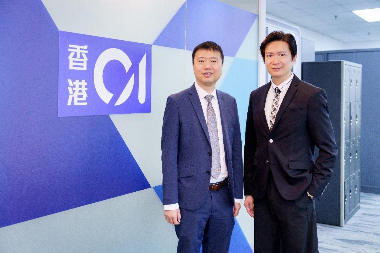 PolyU SPEED院長陳繼宇博士，MH，太平紳士(圖右)及PolyU HKCC院長陸偉强博士(圖左)親自講解「2+2」升學模式