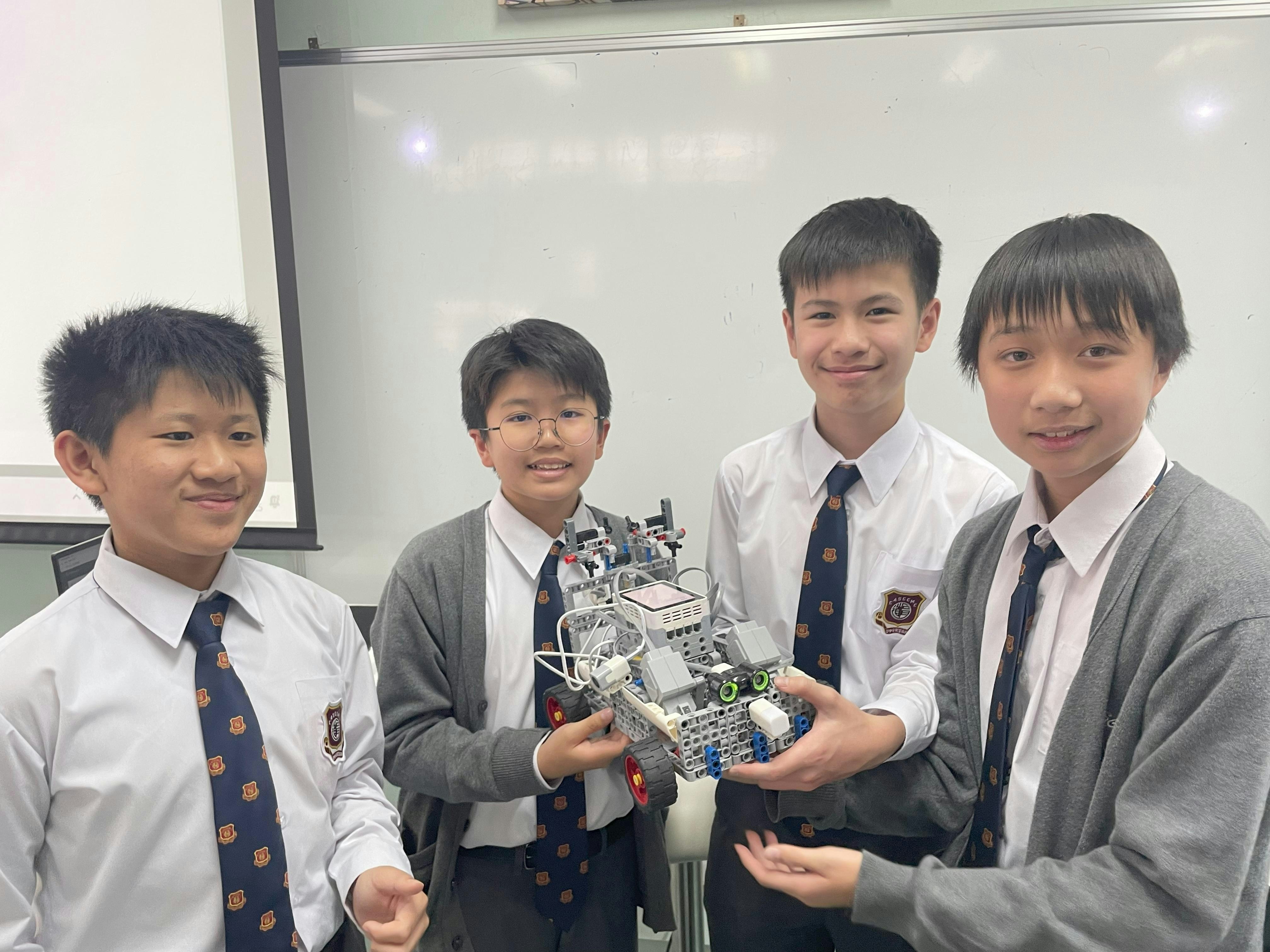 參與「GenRobo 機械新人類計劃 2024-25 — A.I.應用實踐課程」的學生參訓情況。