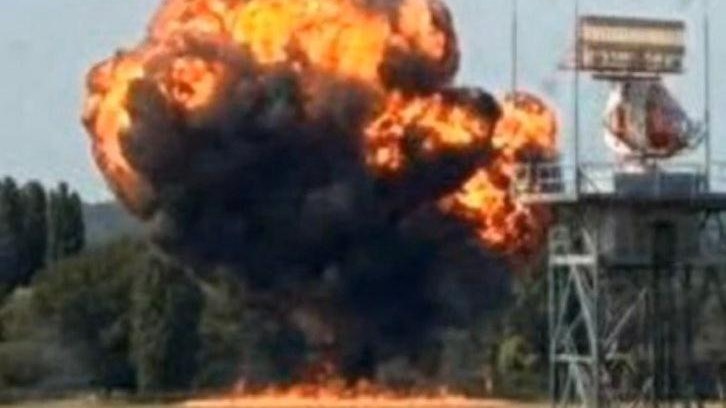 英國小型機起飛時墜毀 倫敦紹森德機場現火球封閉 據報4人死亡 英國小型機起飛時墜毀 倫敦紹森德機場現火球封閉 據報4人死亡