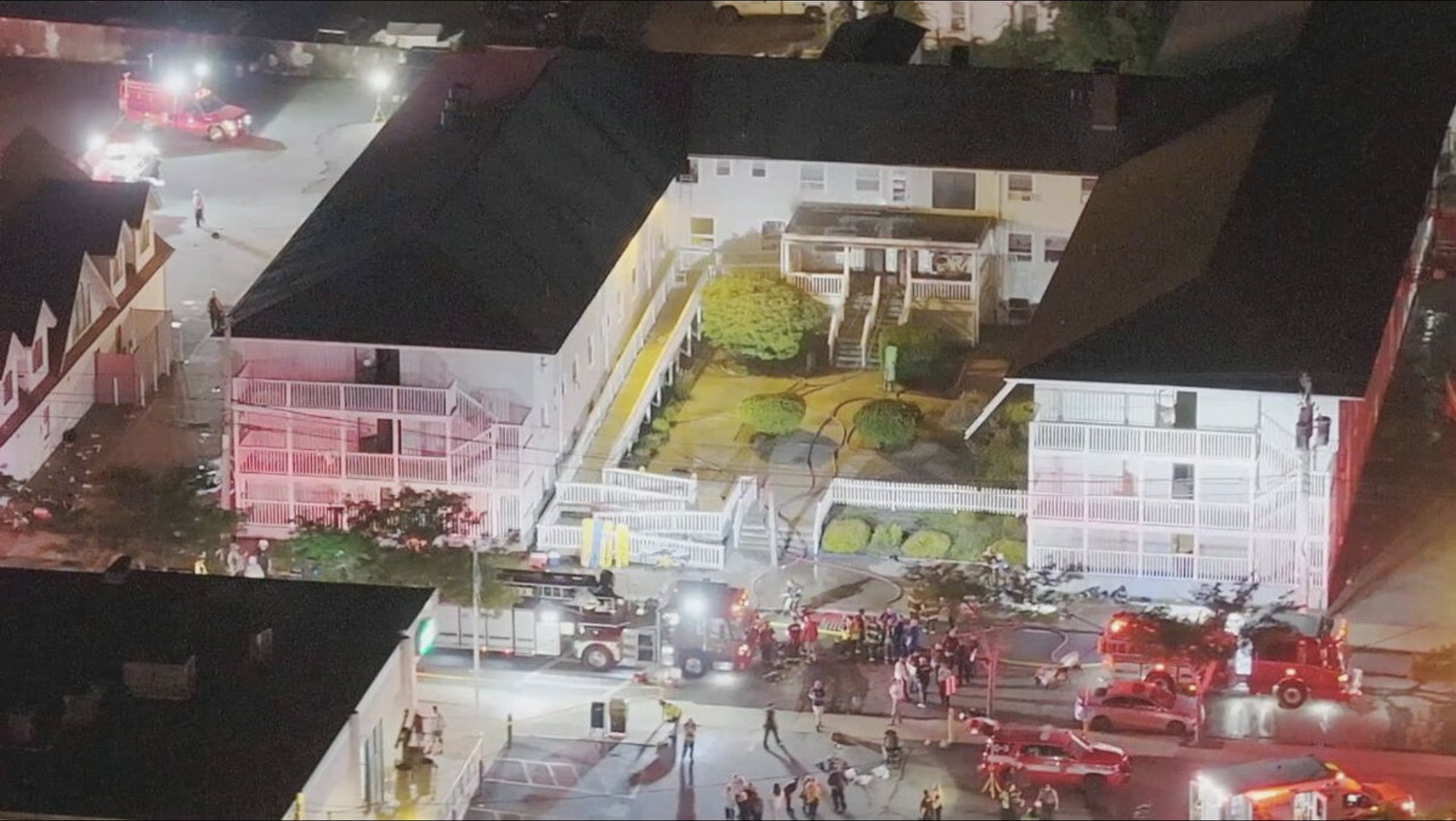 美老人院深夜突爆大火 至少9死 30多人伤(视)