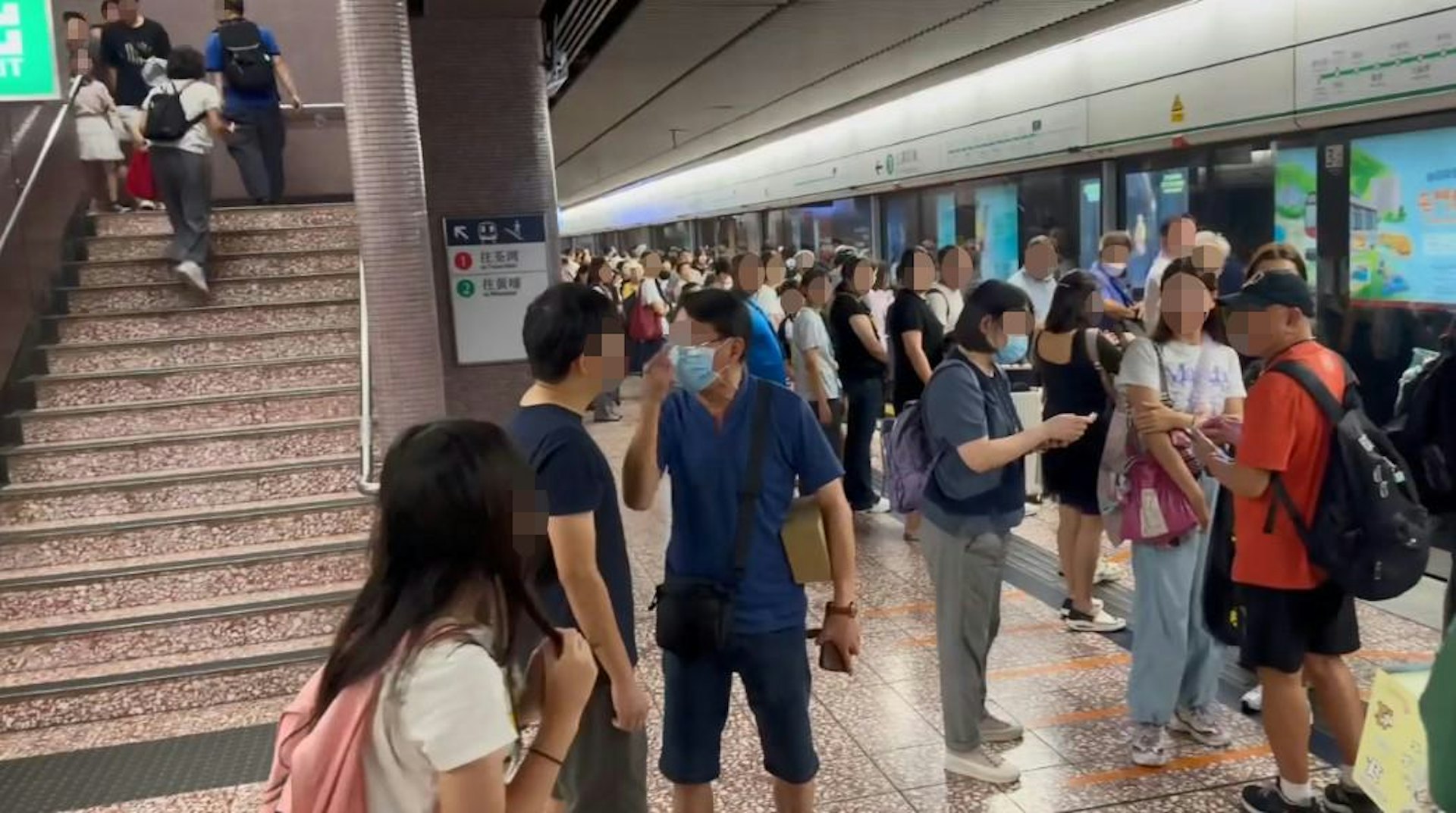 第二段影片從另1個角度拍攝,大叔不滿指「你話我老嘢,你真係,一啲禮貌都冇,教細路喎,細路冇禮貌」。(Threads影片截圖)