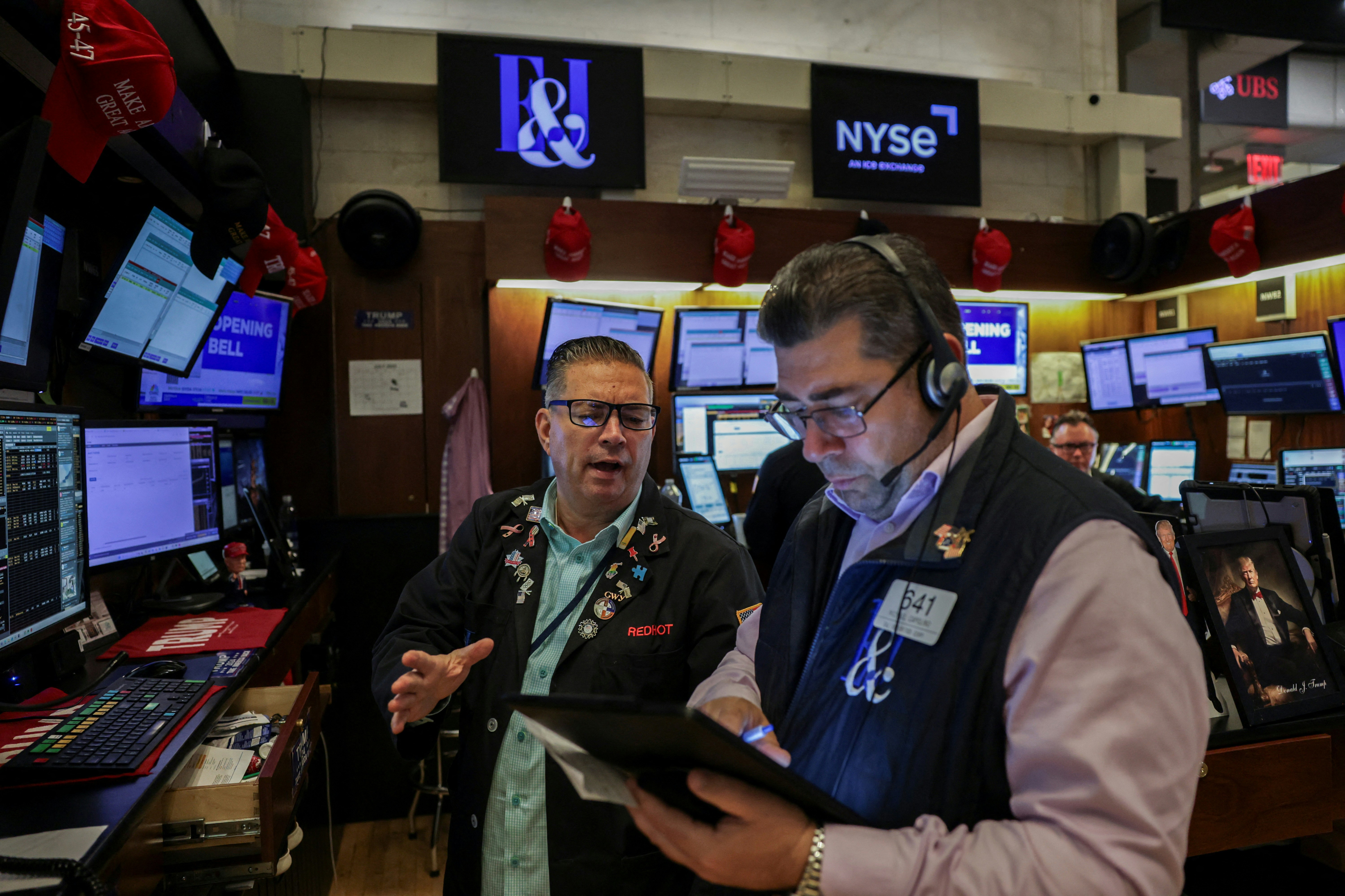 道指收市跌301點現貨金升穿4300美元