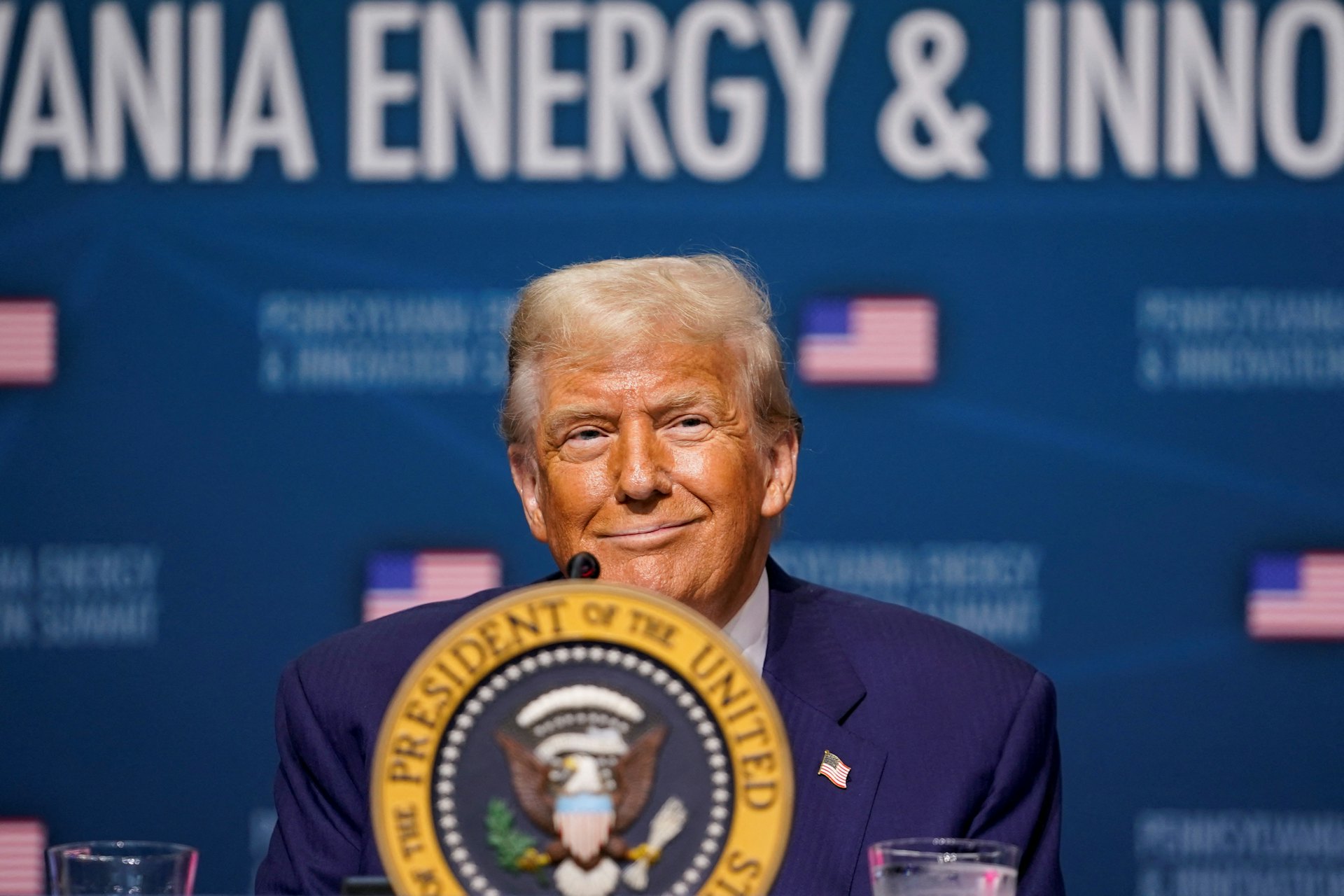 圖為2025年7月15日,美國總統特朗普(Donald Trump)在賓夕凡尼亞州出席能源與創新高峰會(Energy and Innovation Summit)。(Reuters)