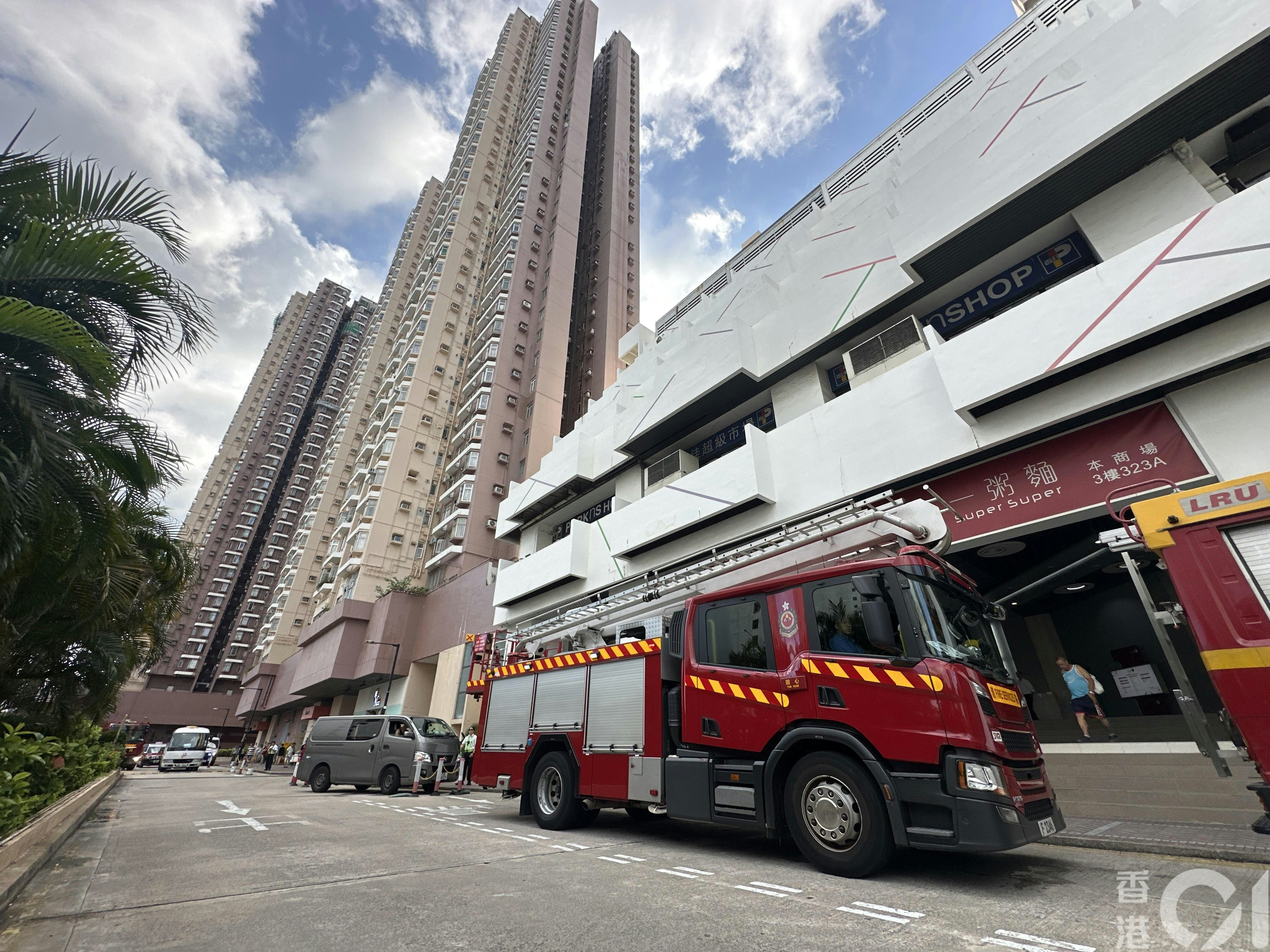 消防員到場協助。（黃學潤攝）