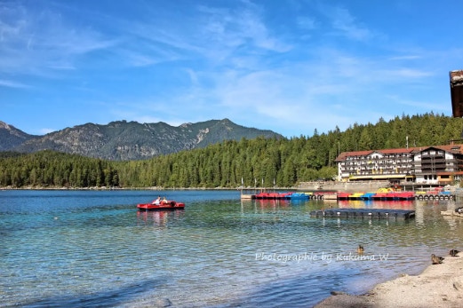 艾布湖（Eibsee）是当地一个热门的旅游景点。 （知乎：大懒熊W ）