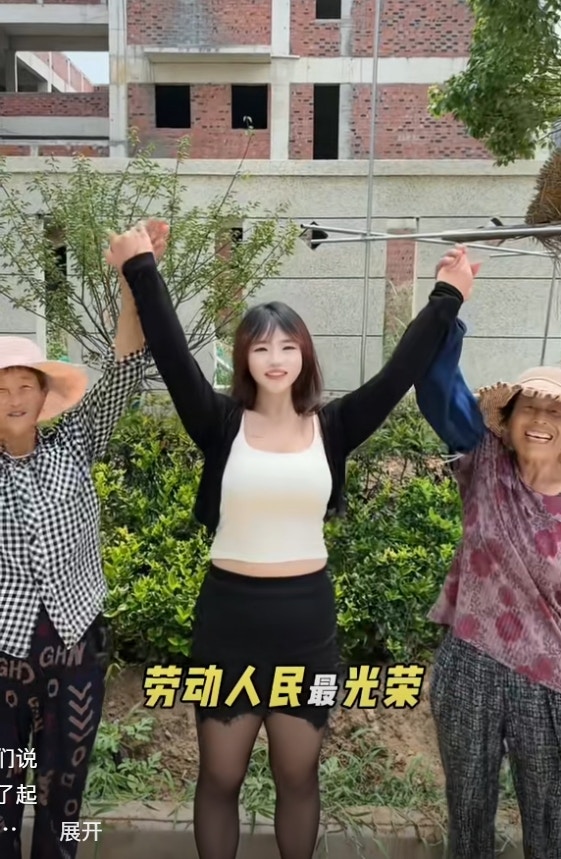 人妻爆乳“深V维权”成功令烂尾楼动工 现况曝光与地盘工爆笑互动