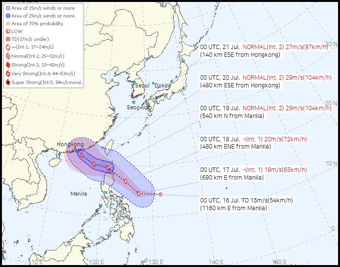 位於菲律賓以東海域的一個廣闊低壓區會7月16日早上增強為熱帶低氣壓，韓國氣象廳中午前發預測移動路徑圖，料7月20日至21日「直奔」珠江口一帶可能性大。(韓國氣象廳圖片，圖中時間為UTC世界協調時間，香港地區為UTC+8）