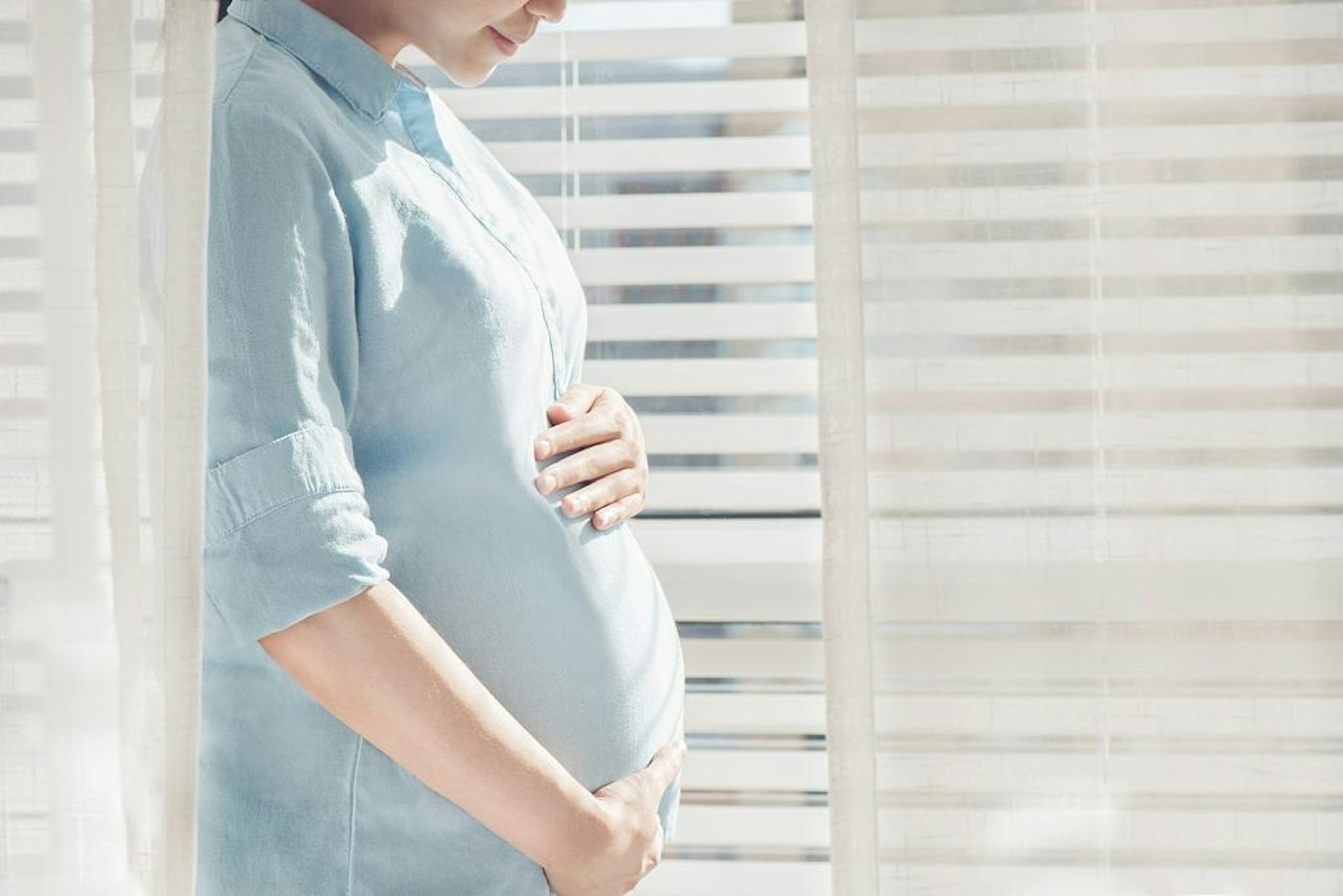 女子產後撞見男友車內出軌。(視覺中國/示意圖片) 女子產後撞見男友車內出軌。(視覺中國/示意圖片)
