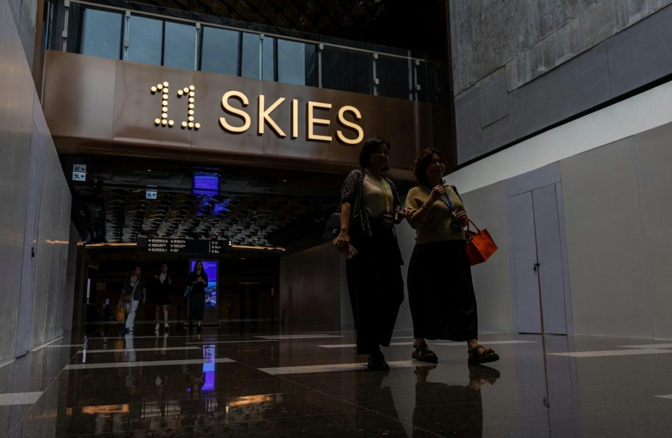 新世界據報擬售11 SKIES 瑞銀稱若屬實成正面催化劑