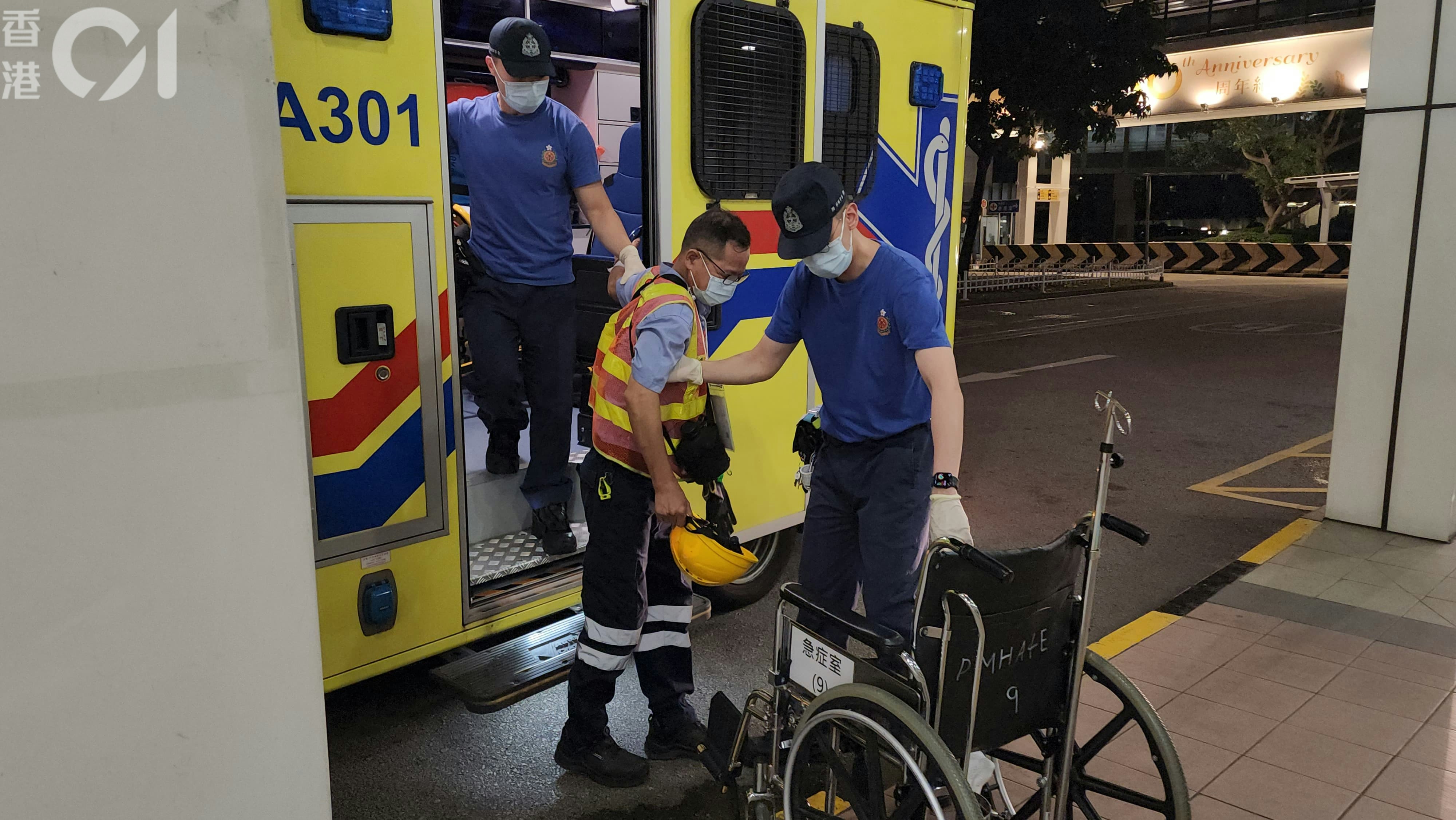 車禍傷者由救護車送院治理。