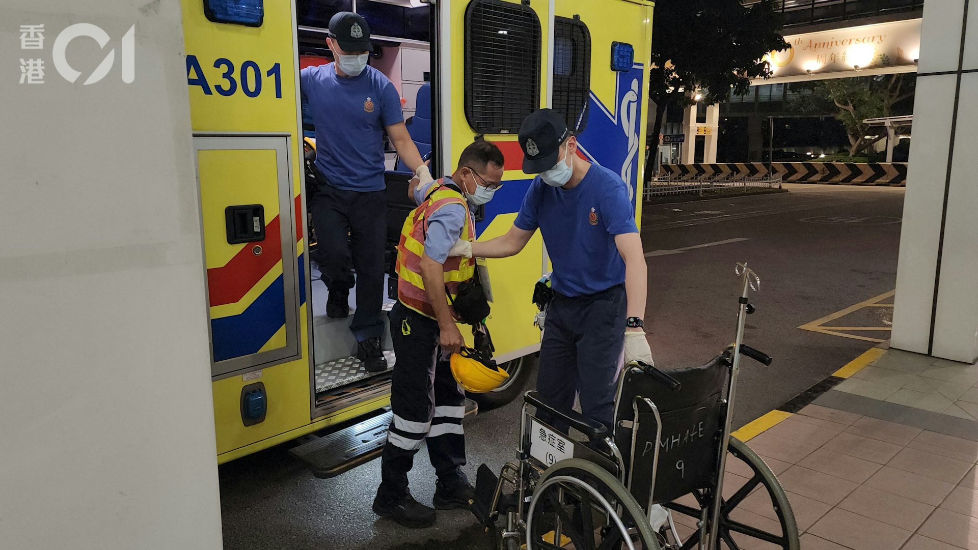 車禍傷者由救護車送院治理。