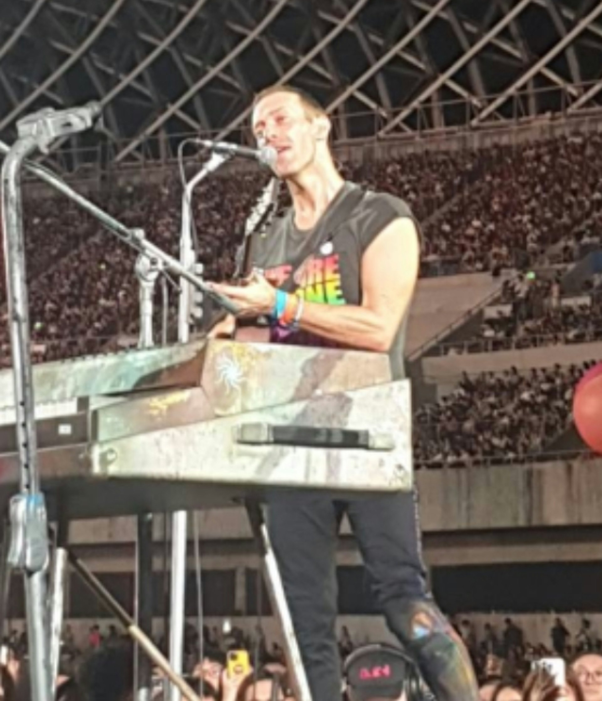 英國天團Coldplay在美國波士頓開唱,結果意外拍到「不倫戀」。(資料圖片,ETtoday授權使用)