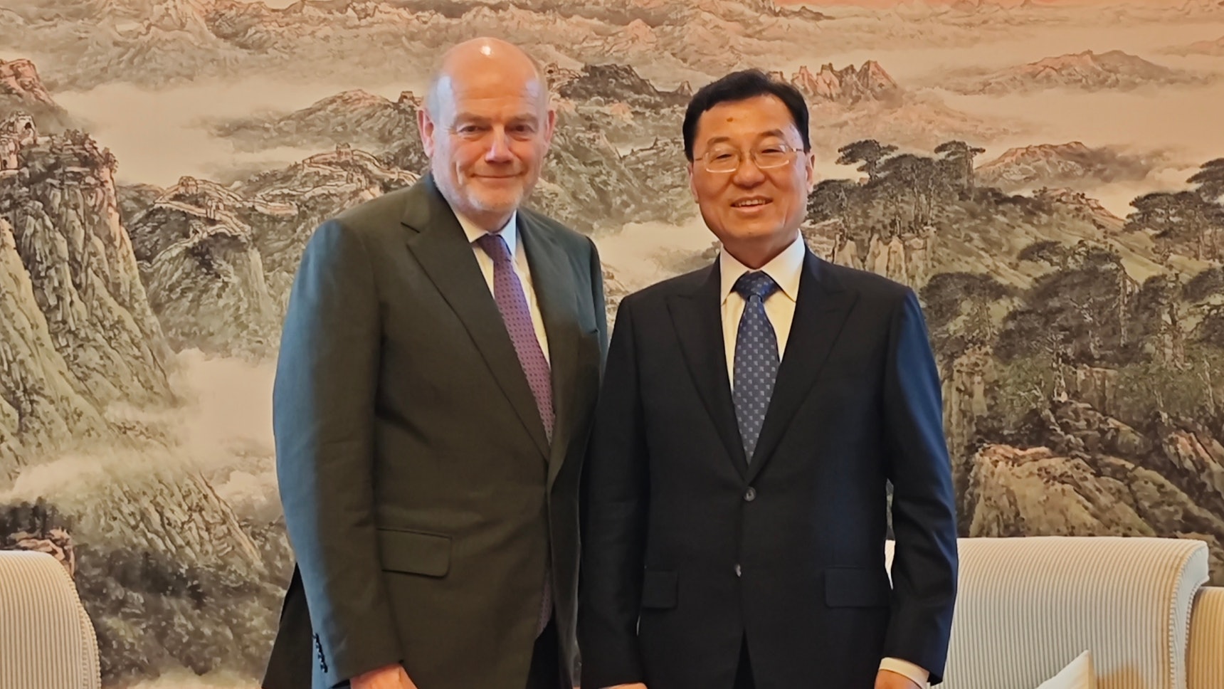 中国驻美大使谢锋晤CNN总裁 冀推动中美关系健康稳定发展