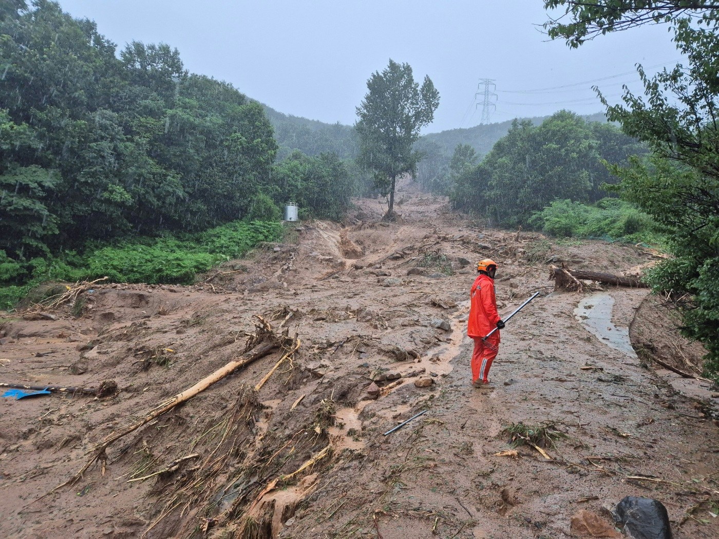 韓國一連5日暴雨成災 多地現水浸、山泥傾瀉 至少10死9失蹤