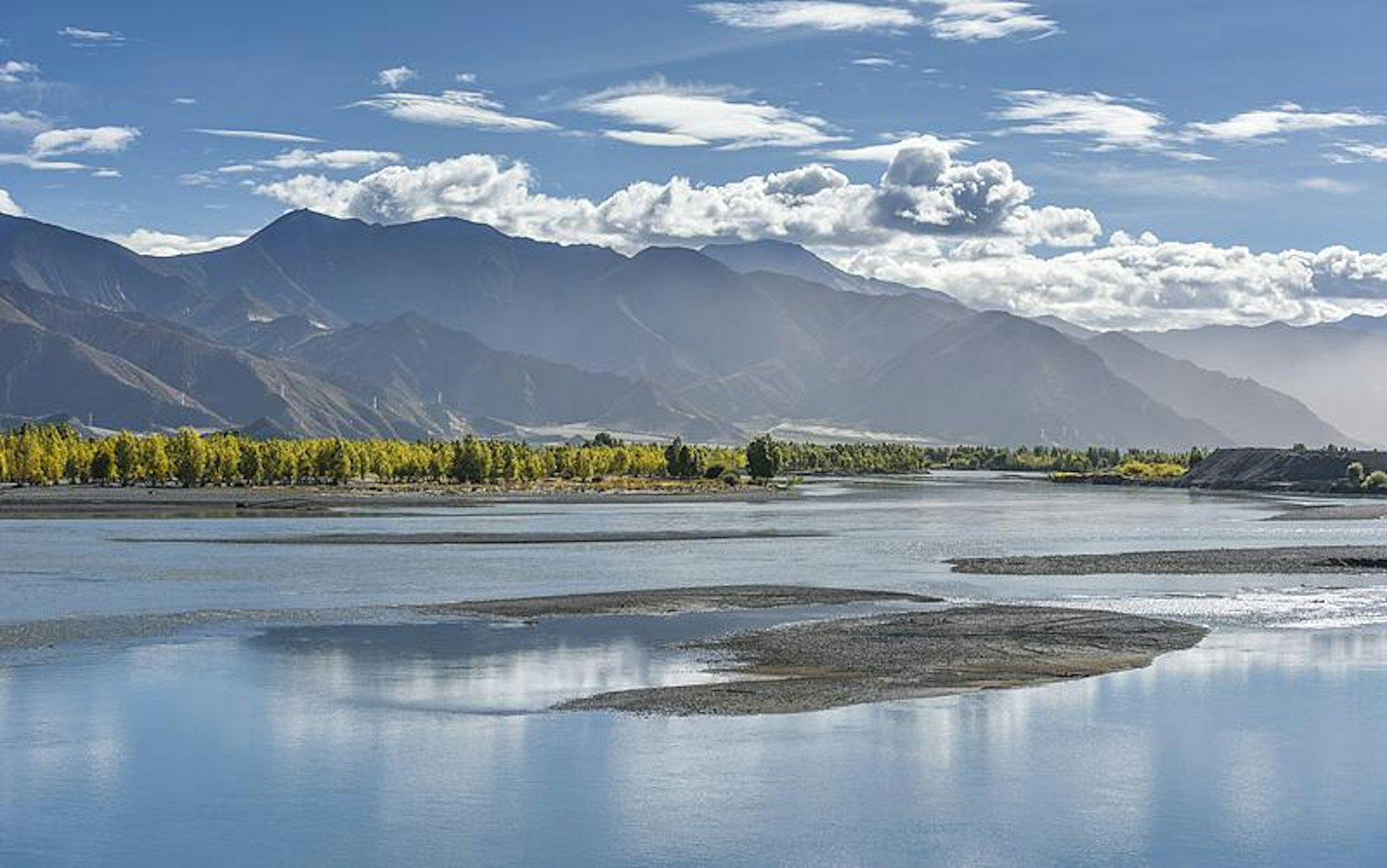 雅魯藏布江流域。(視覺中國) 雅魯藏布江流域。(視覺中國)