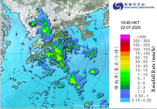 獅子山一帶晚上受大雨影響。（香港天文台雷達圖像截圖）